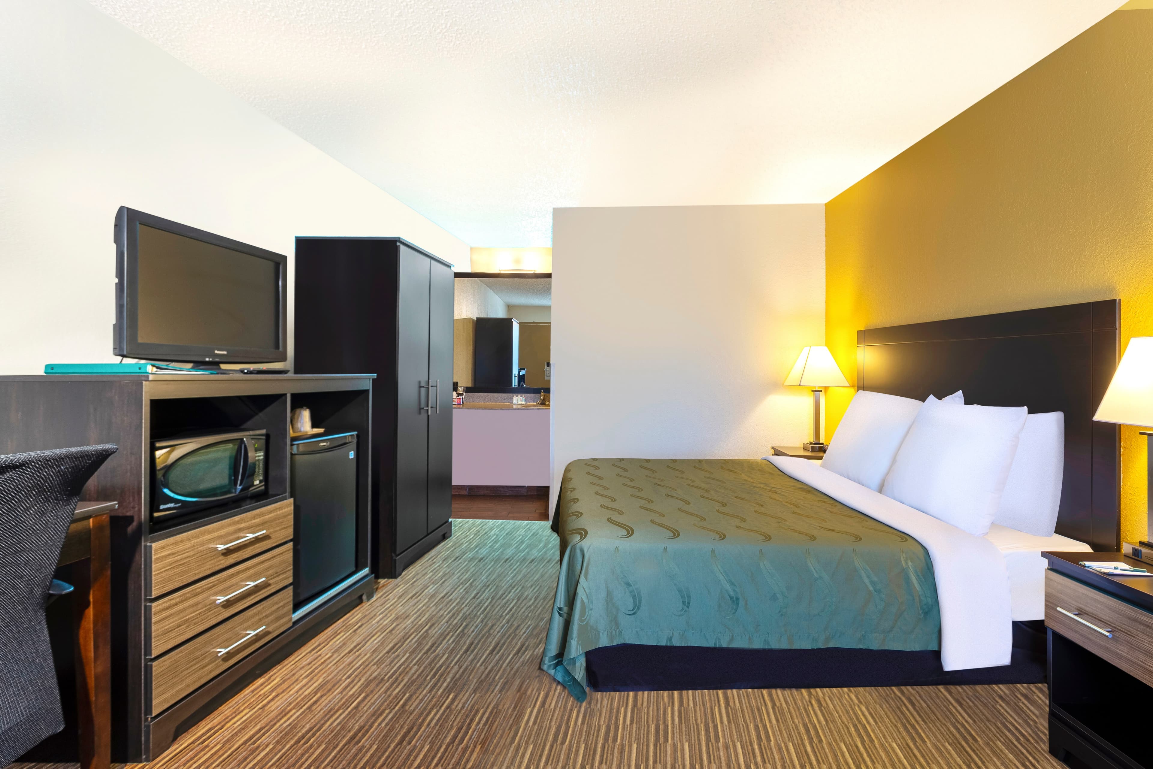 Quality Inn at Arlington Highlands - Image 3