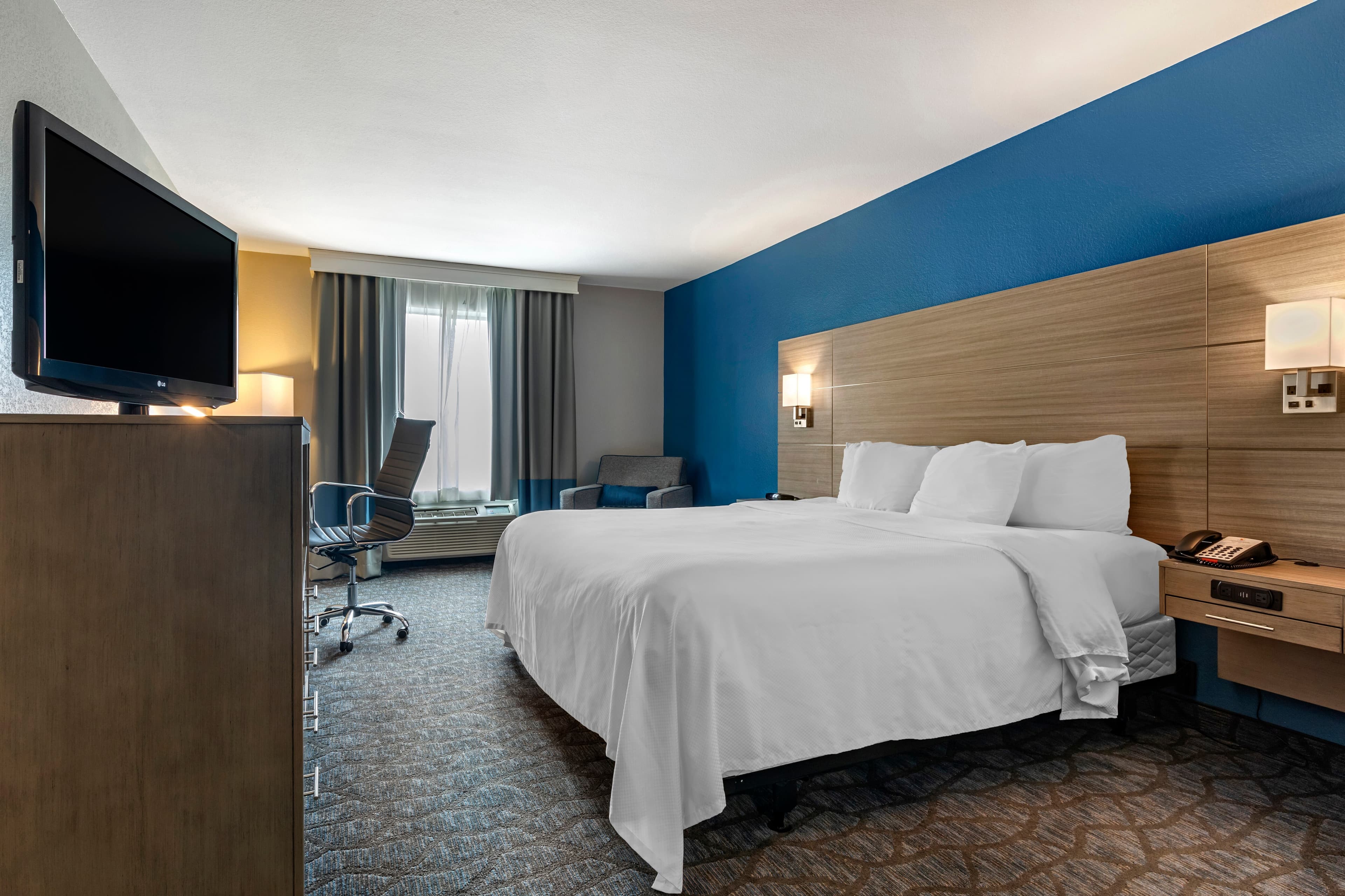 Comfort Inn & Suites Mansfield - Image 2