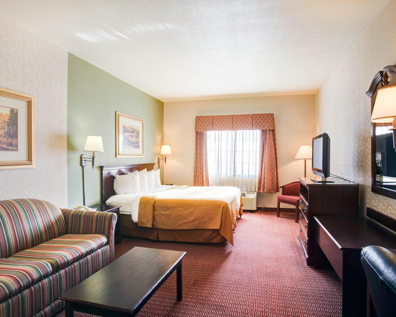 Quality Inn & Suites Near University - Image 2