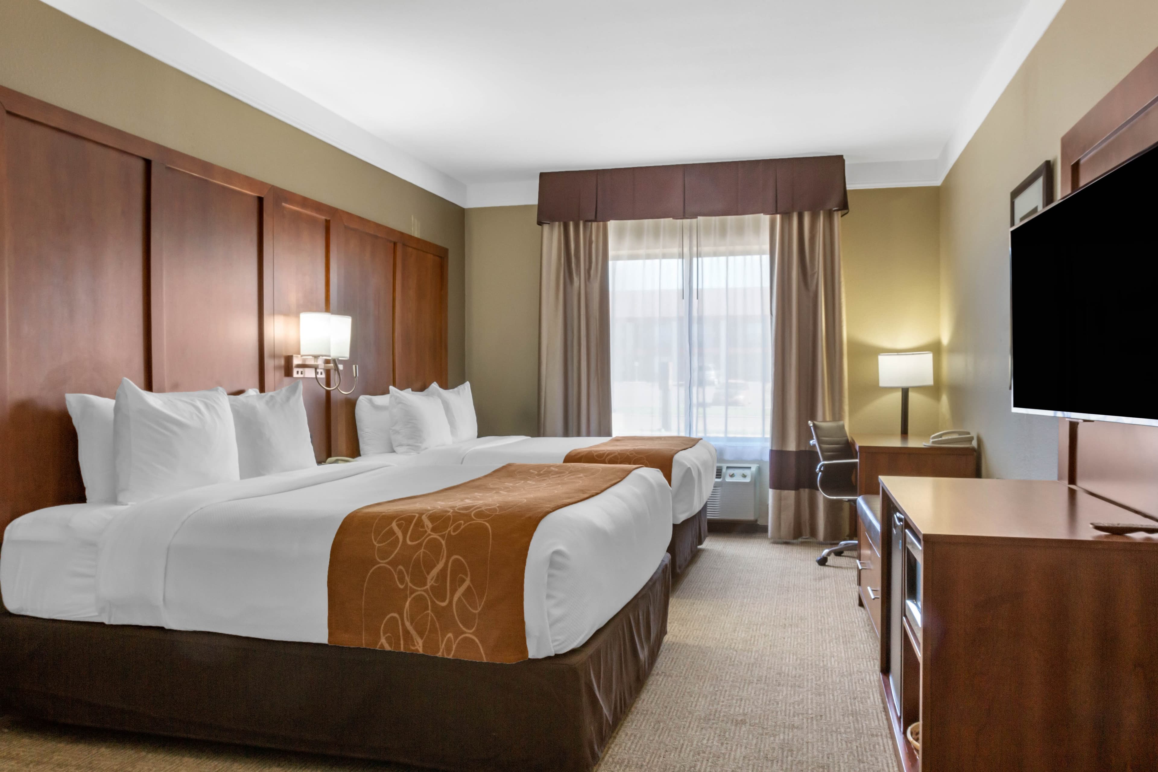 Comfort Suites Plainview — 8