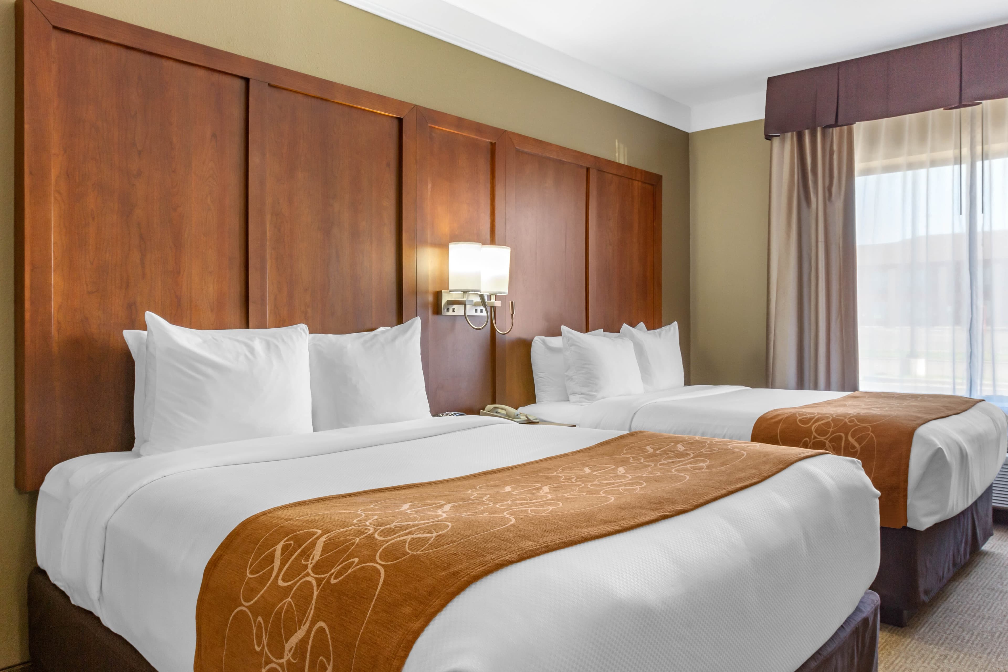 Comfort Suites Plainview - Image 2
