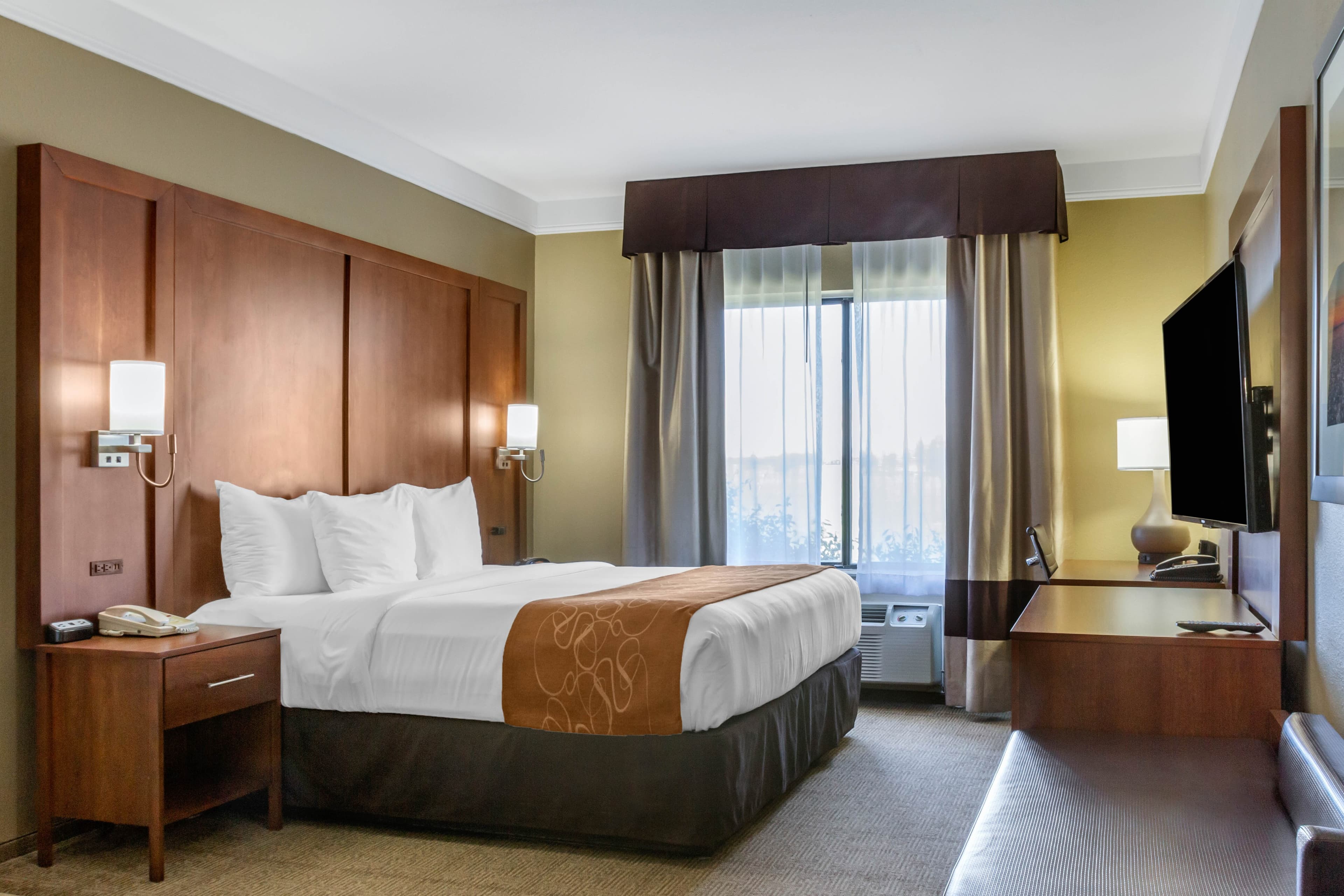 Comfort Suites Plainview — 16
