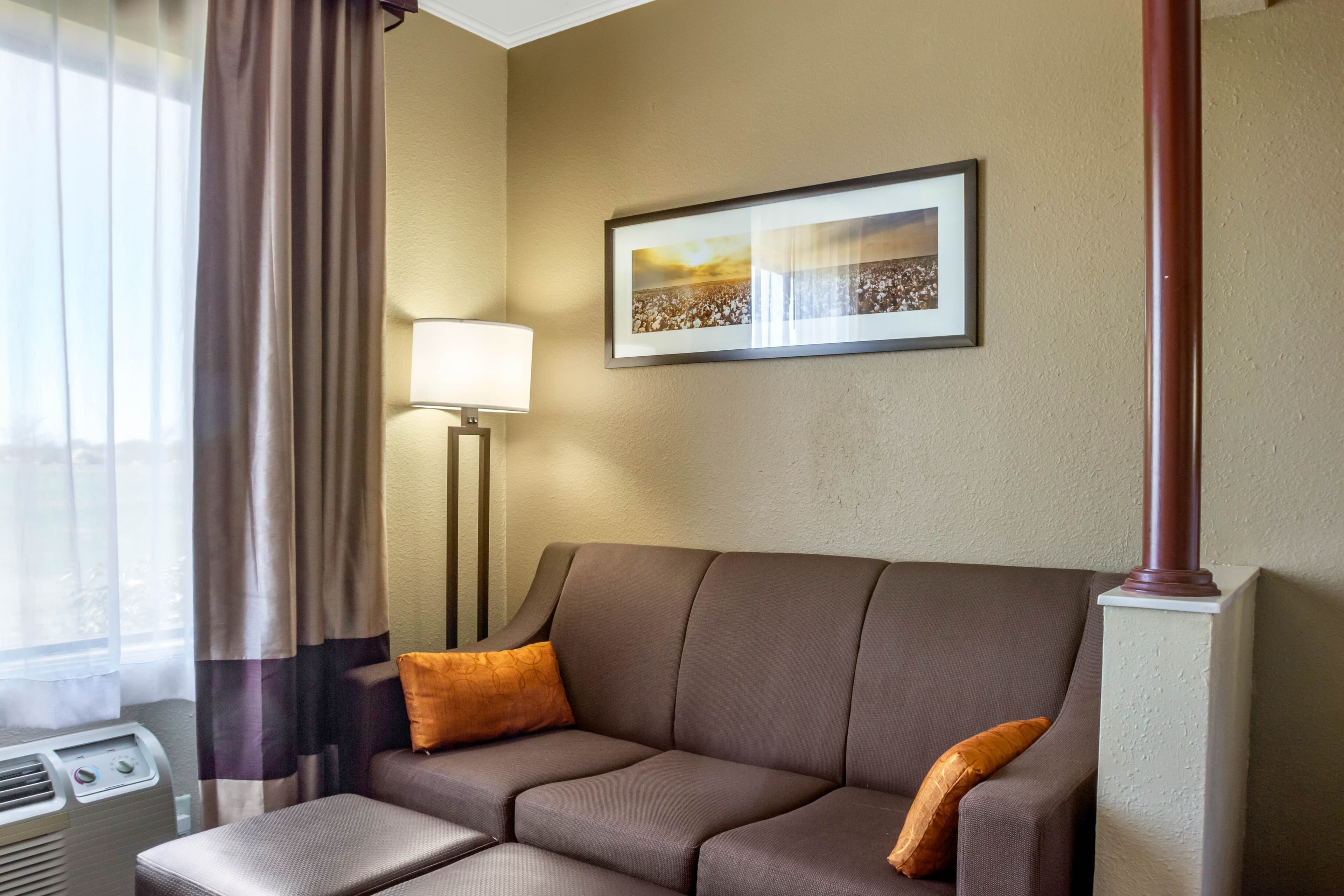 Comfort Suites Plainview — 6