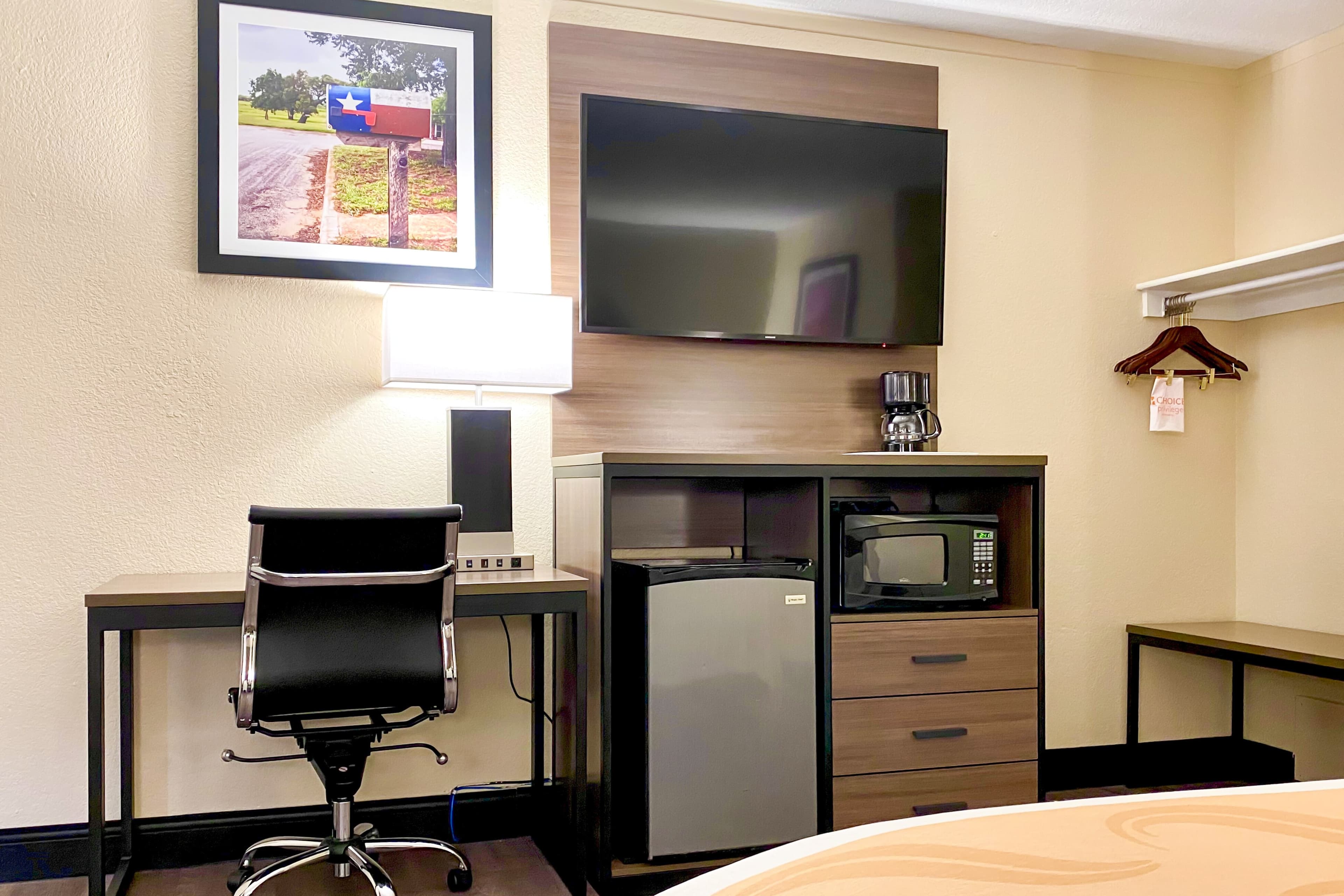 Quality Inn & Suites Airport - Image 4
