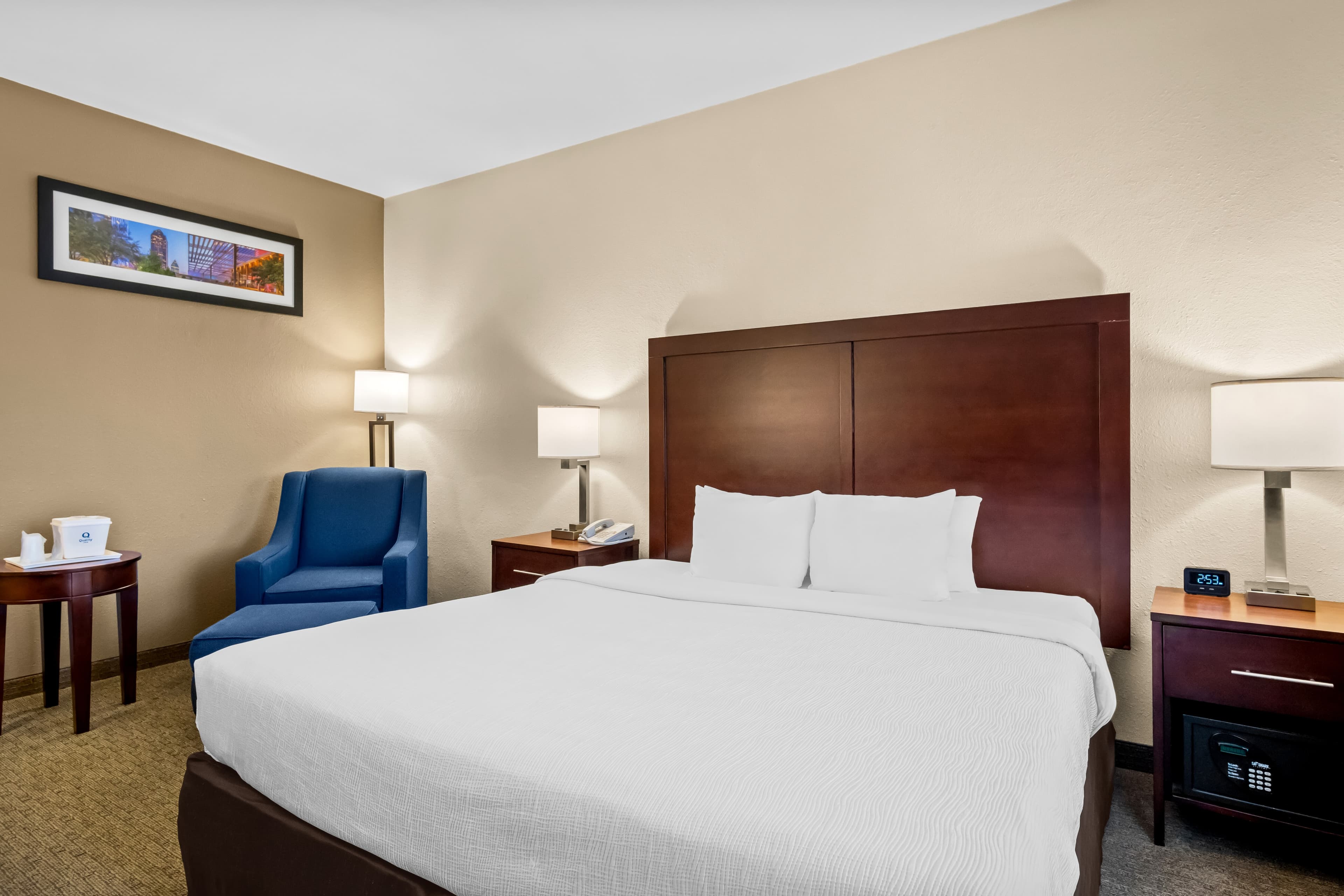 Quality Suites Irving-Las Colinas - Image 1