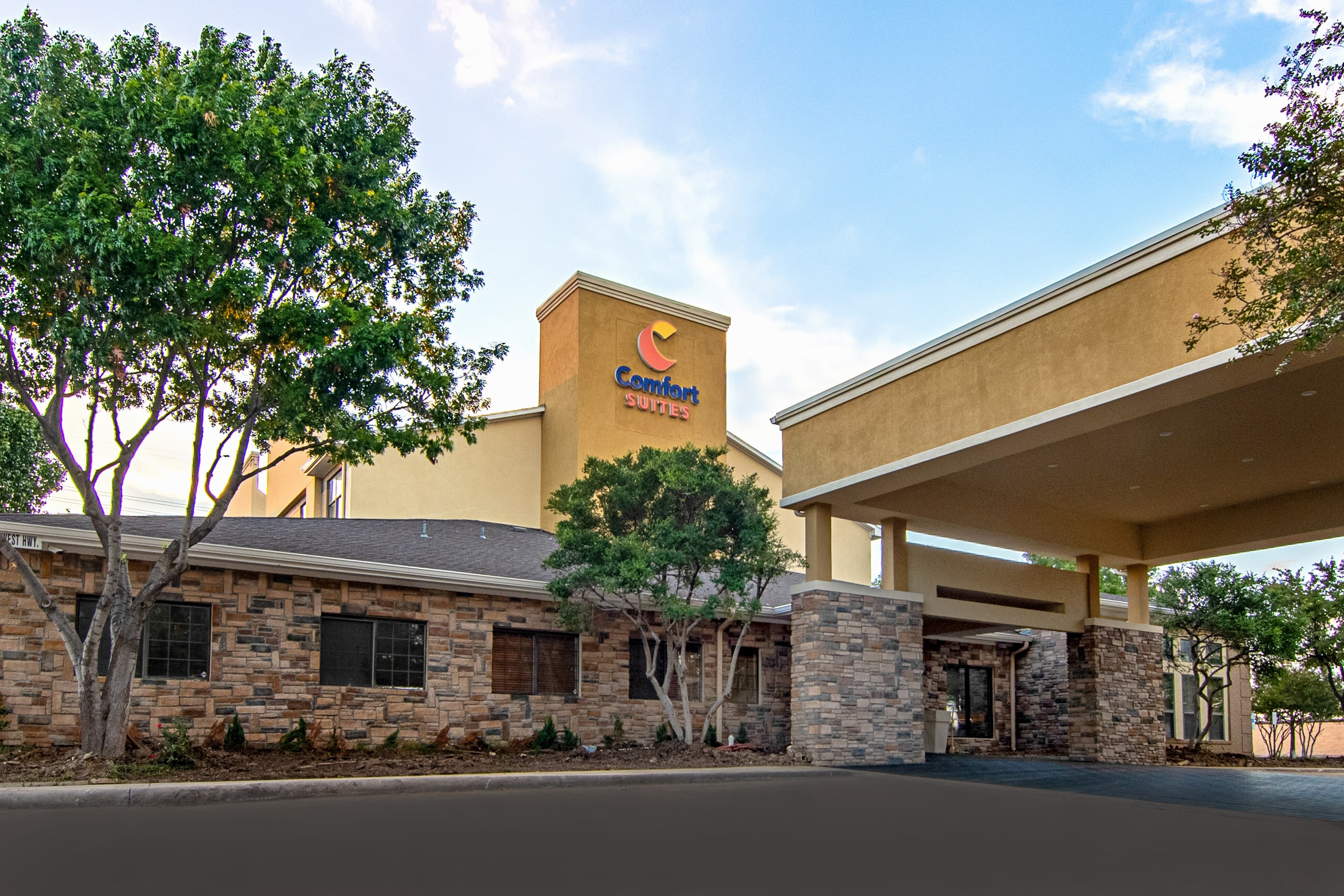 Comfort Suites NW Dallas Near Love Field - Image 1