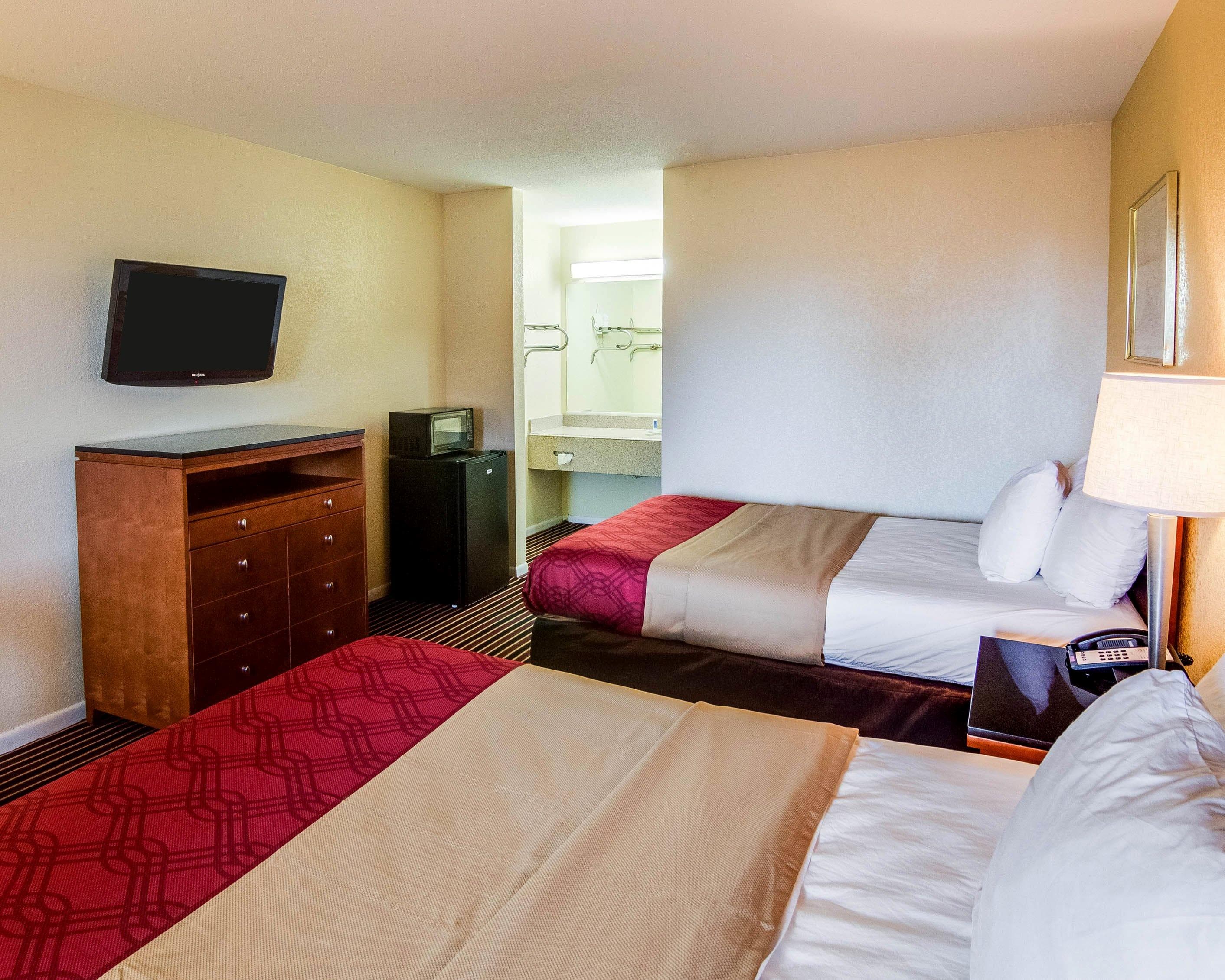 Rodeway Inn & Suites Hwy 290 NW - Image 3