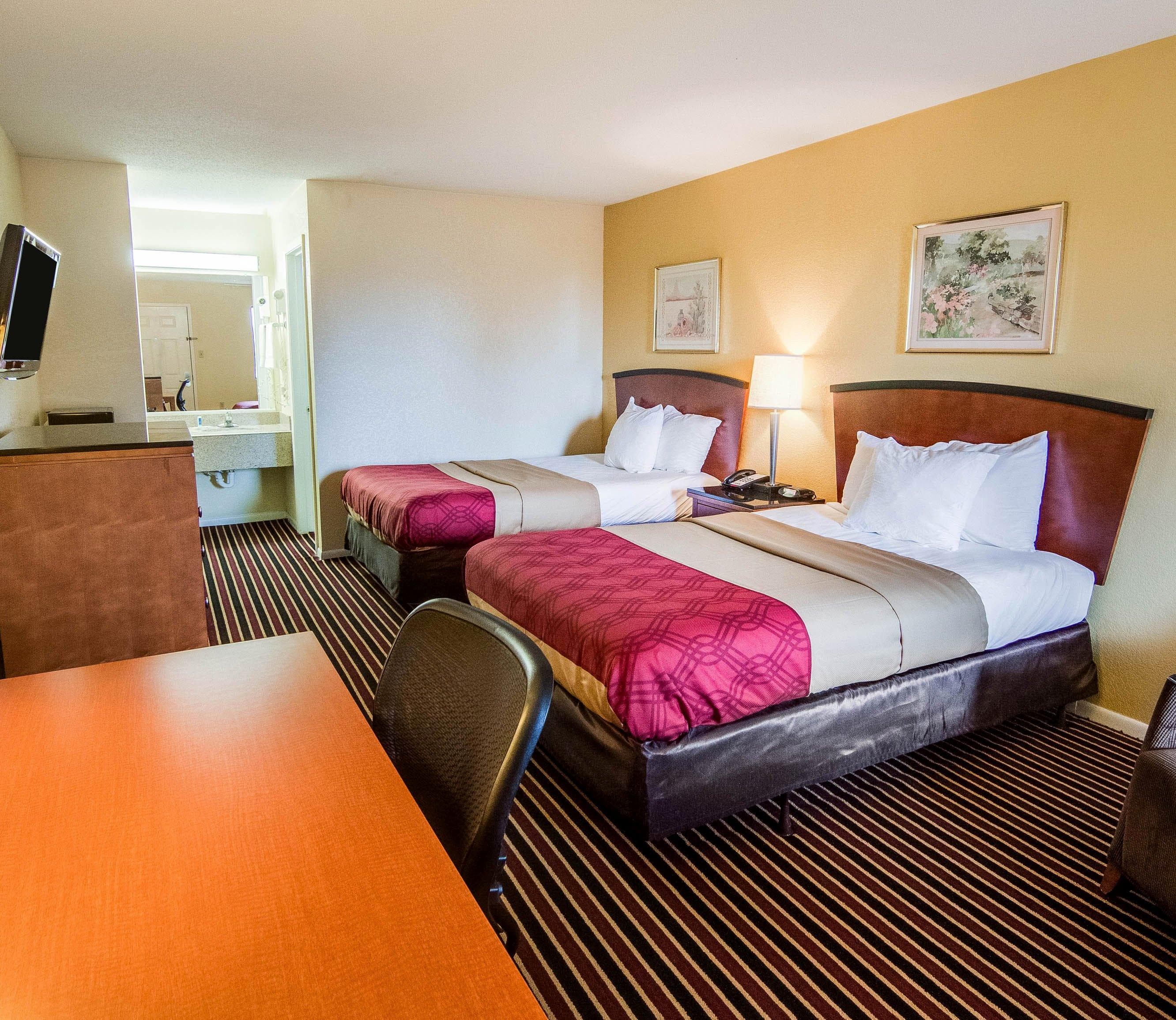 Rodeway Inn & Suites Hwy 290 NW - Image 4