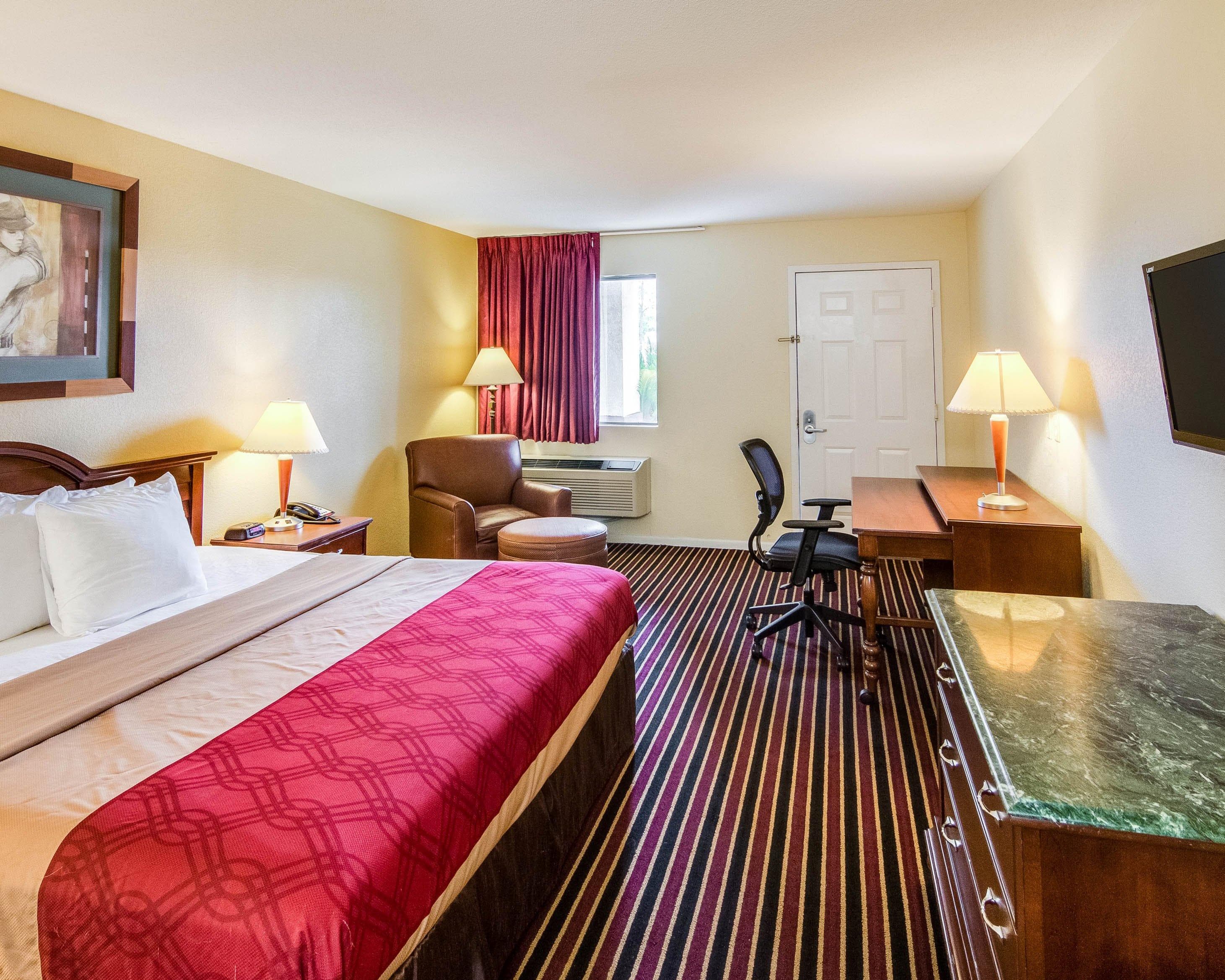 Rodeway Inn & Suites Hwy 290 NW — 9