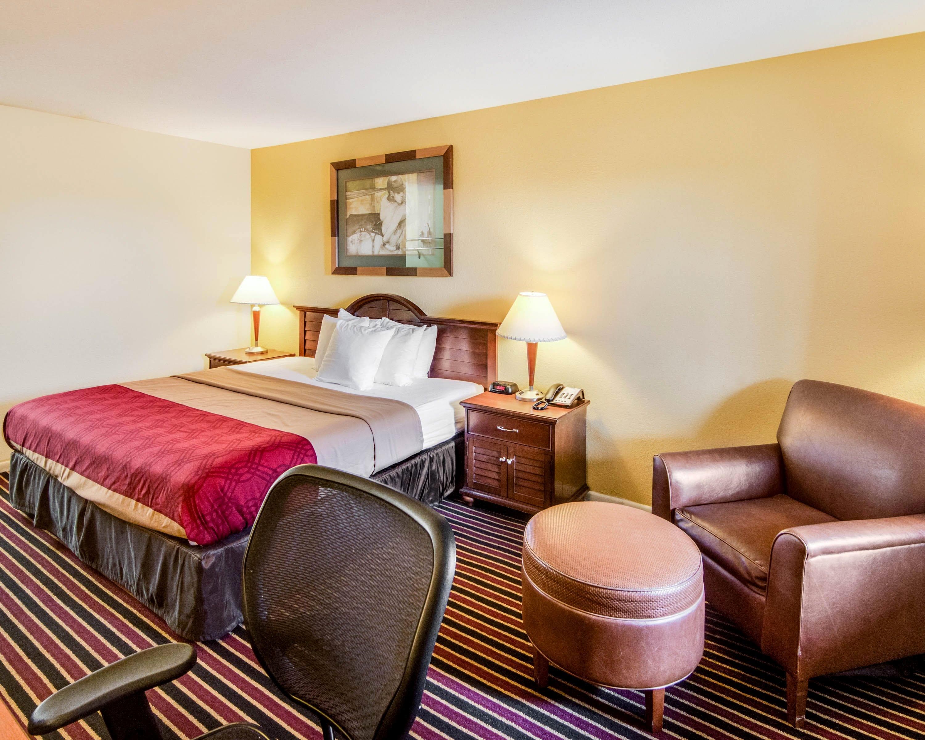 Rodeway Inn & Suites Hwy 290 NW — 10