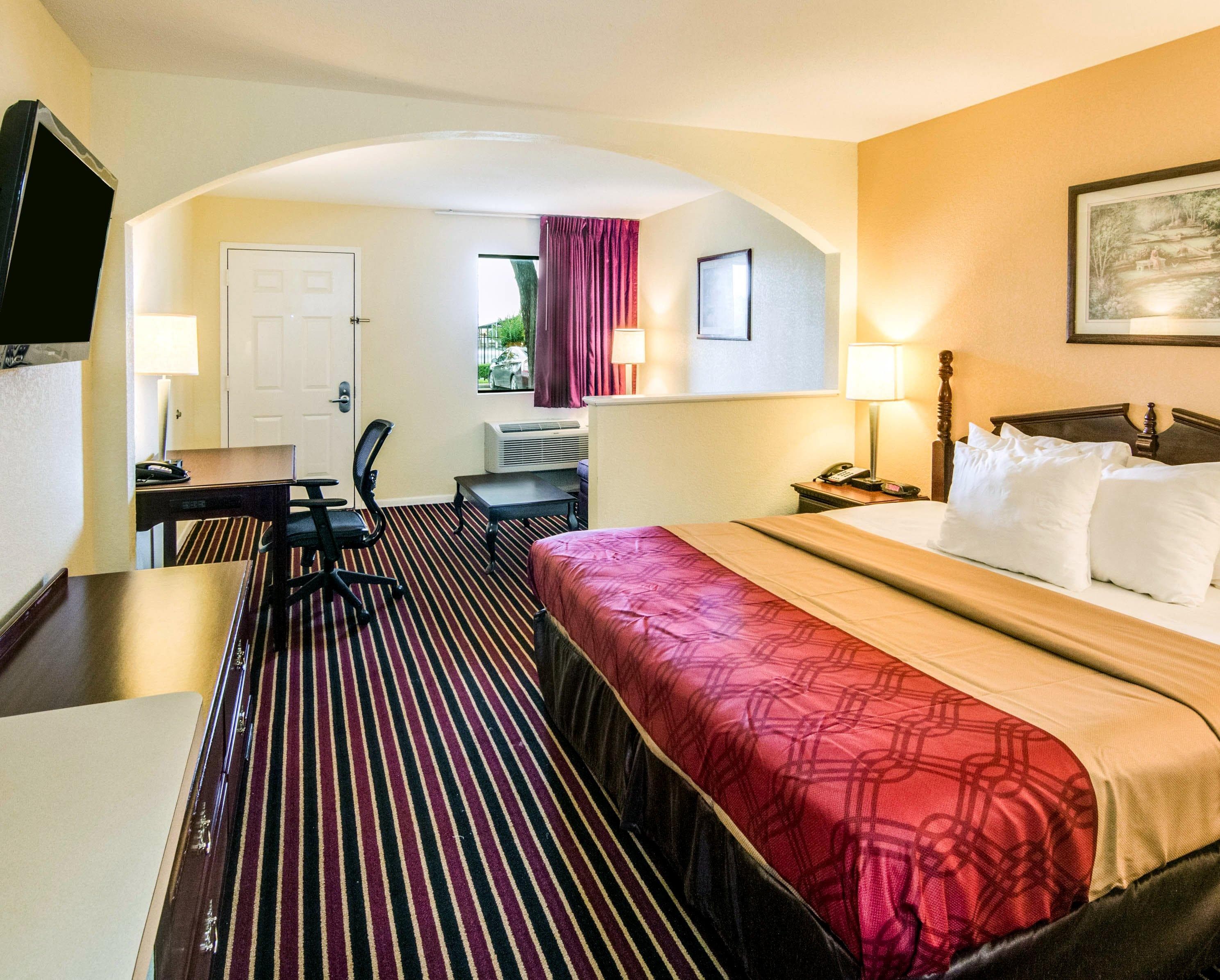 Rodeway Inn & Suites Hwy 290 NW — 20