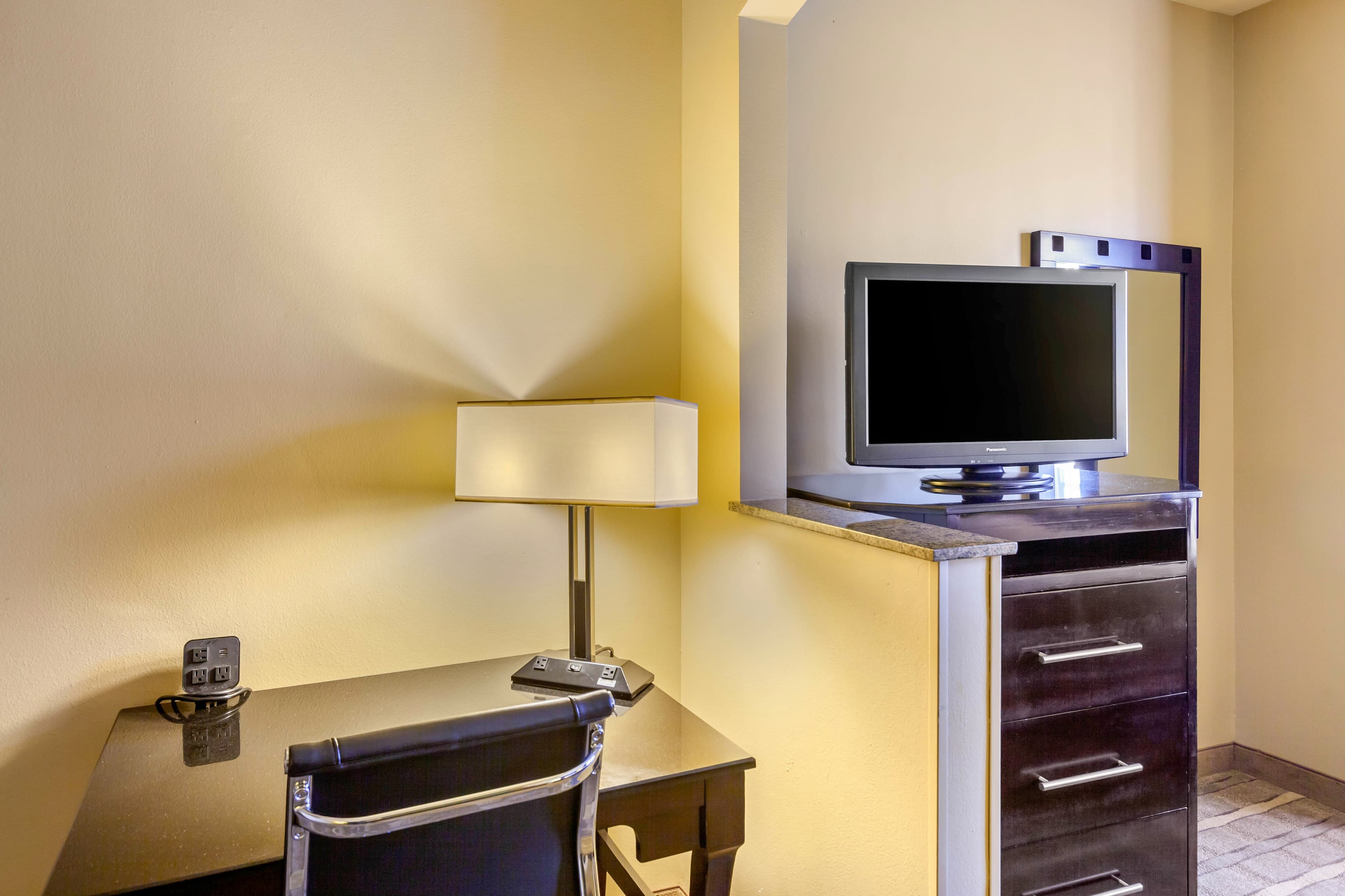 Quality Suites Sherman — 8
