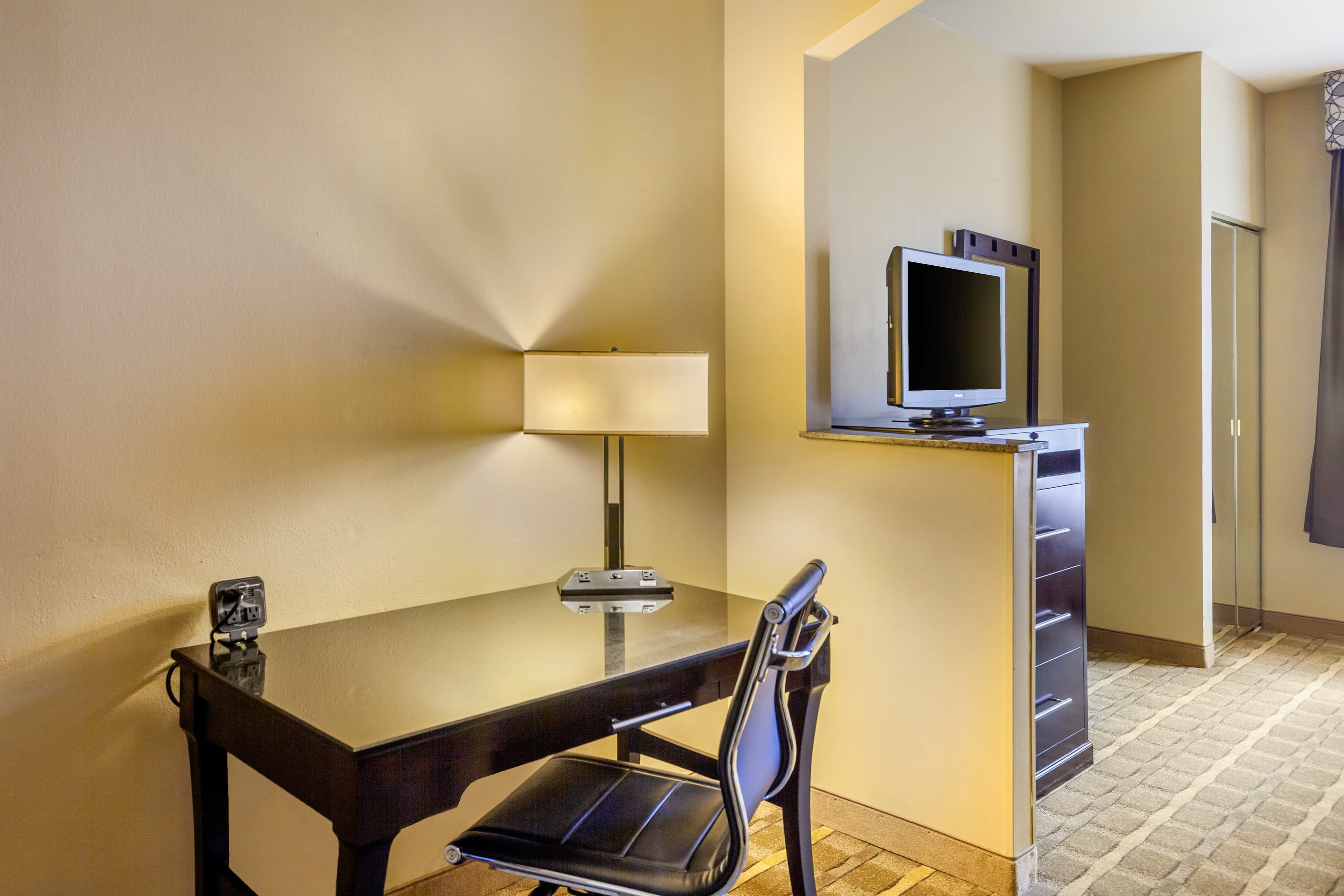 Quality Suites Sherman — 17