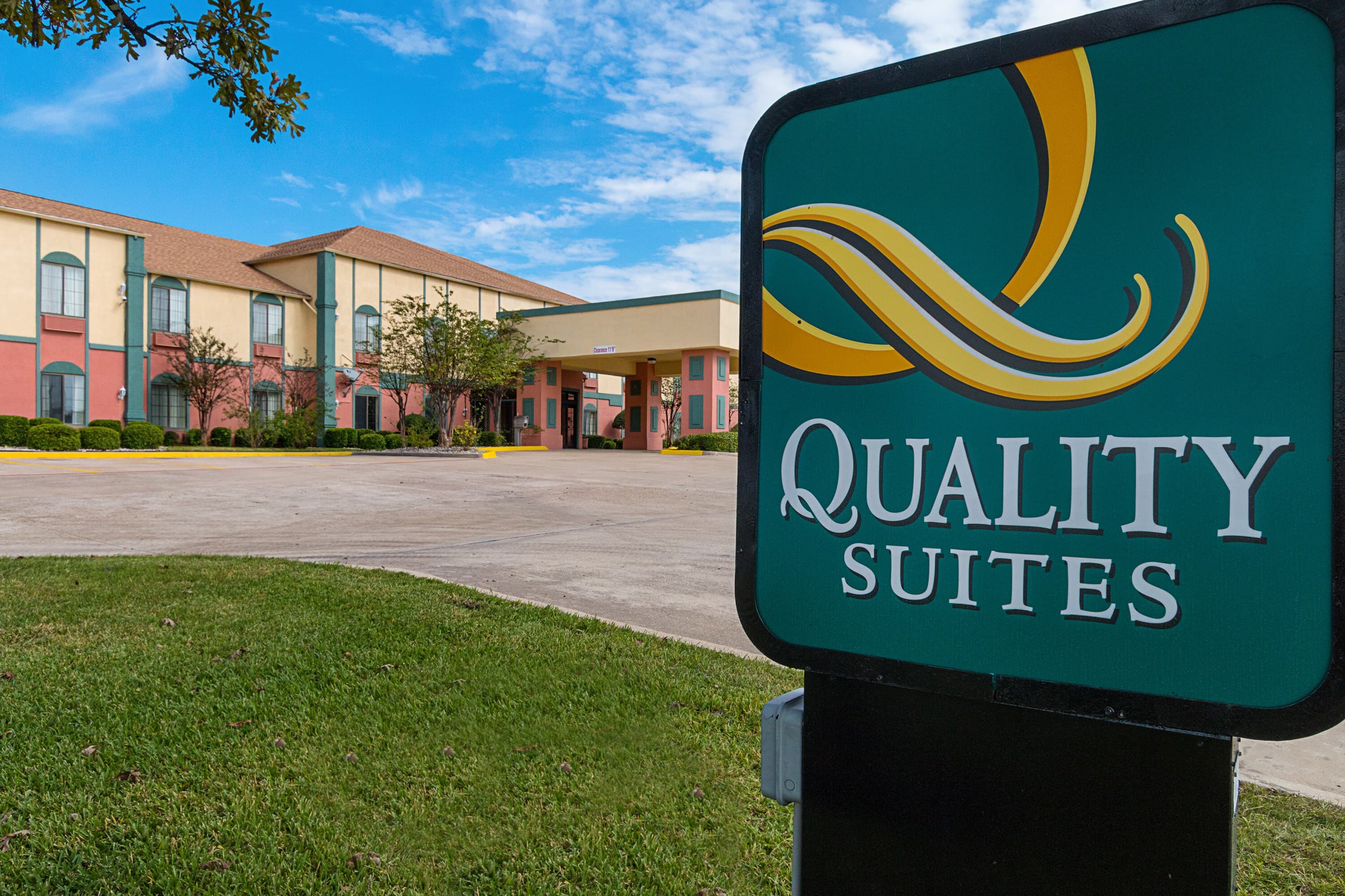 Quality Suites Temple I-35 - Image 1