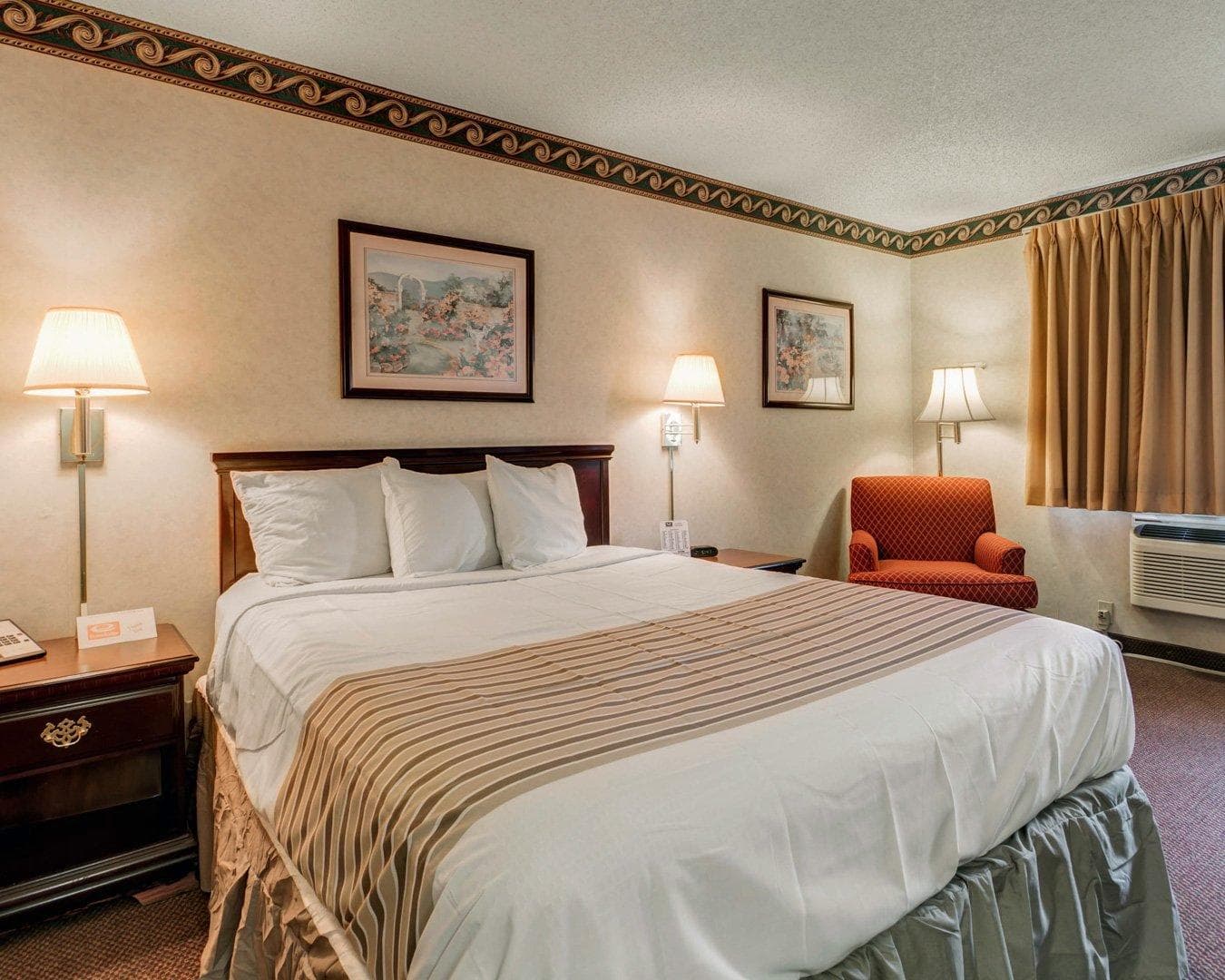 Econo Lodge Inn & Suites El Paso West — 14