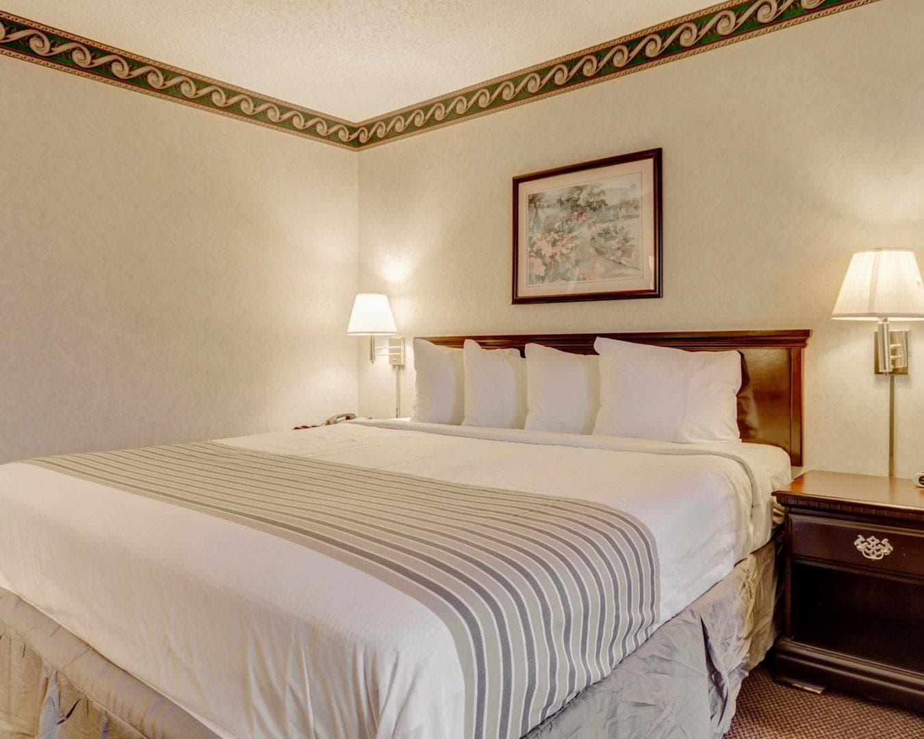 Econo Lodge Inn & Suites El Paso West — 2