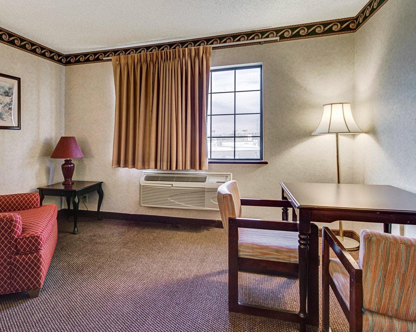 Econo Lodge Inn & Suites El Paso West — 4