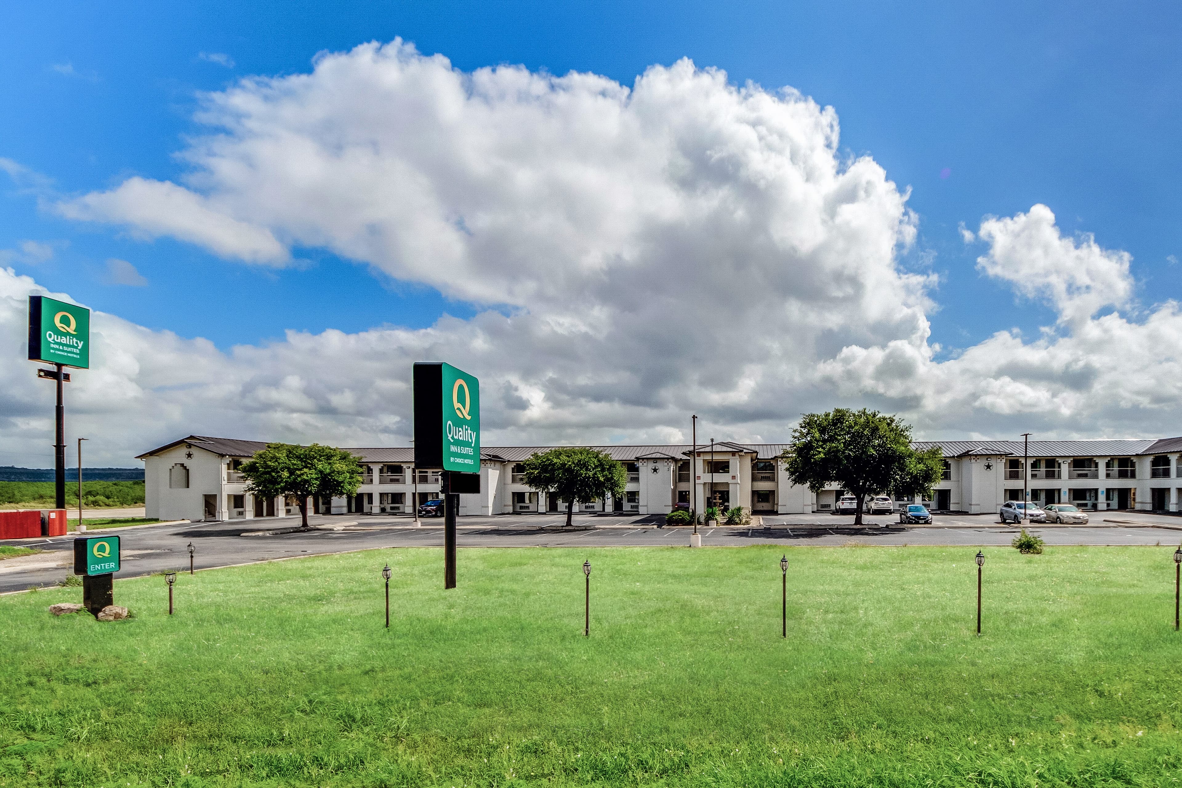 Quality Inn & Suites Junction - Image 1