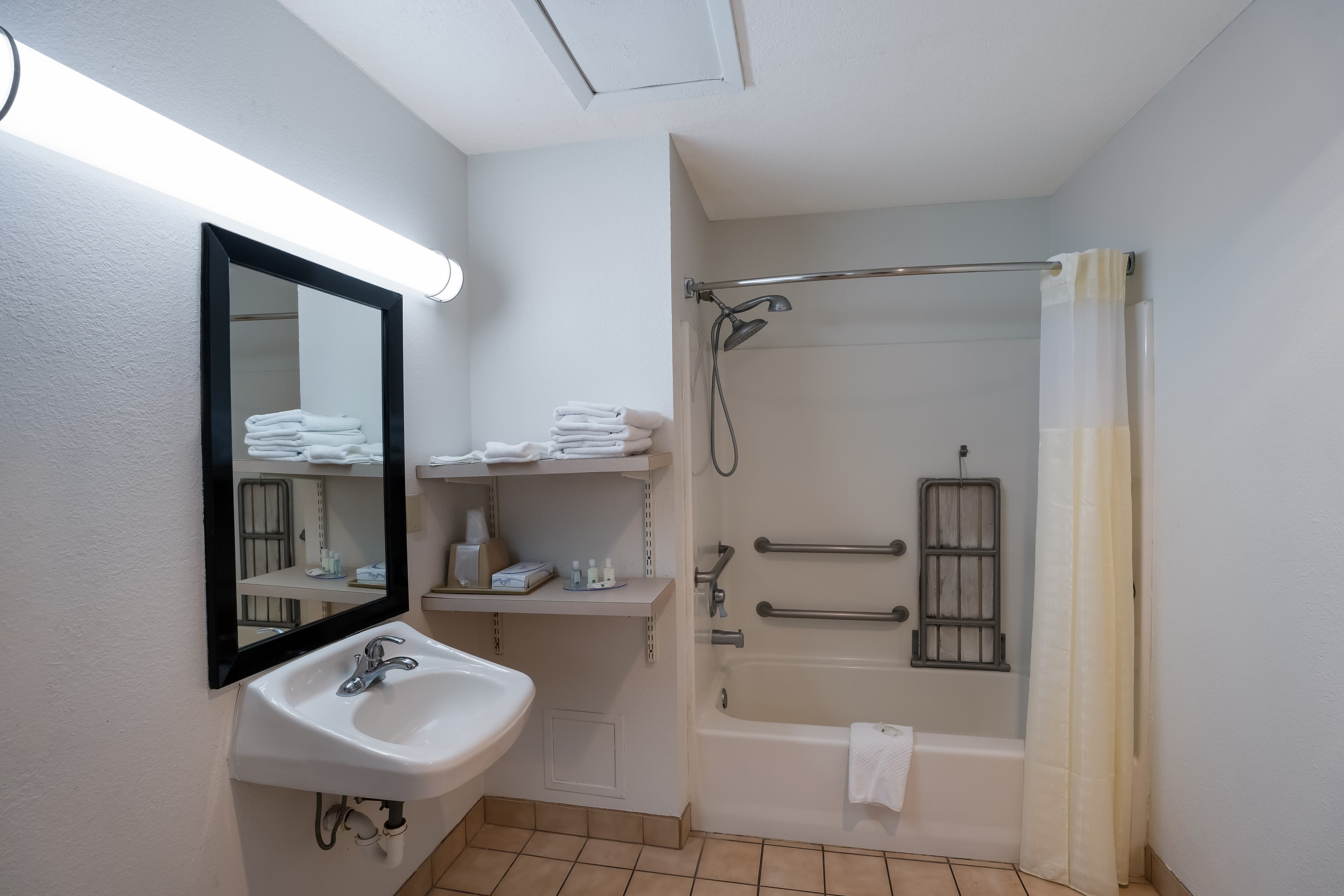 Quality Inn & Suites Junction - Image 5