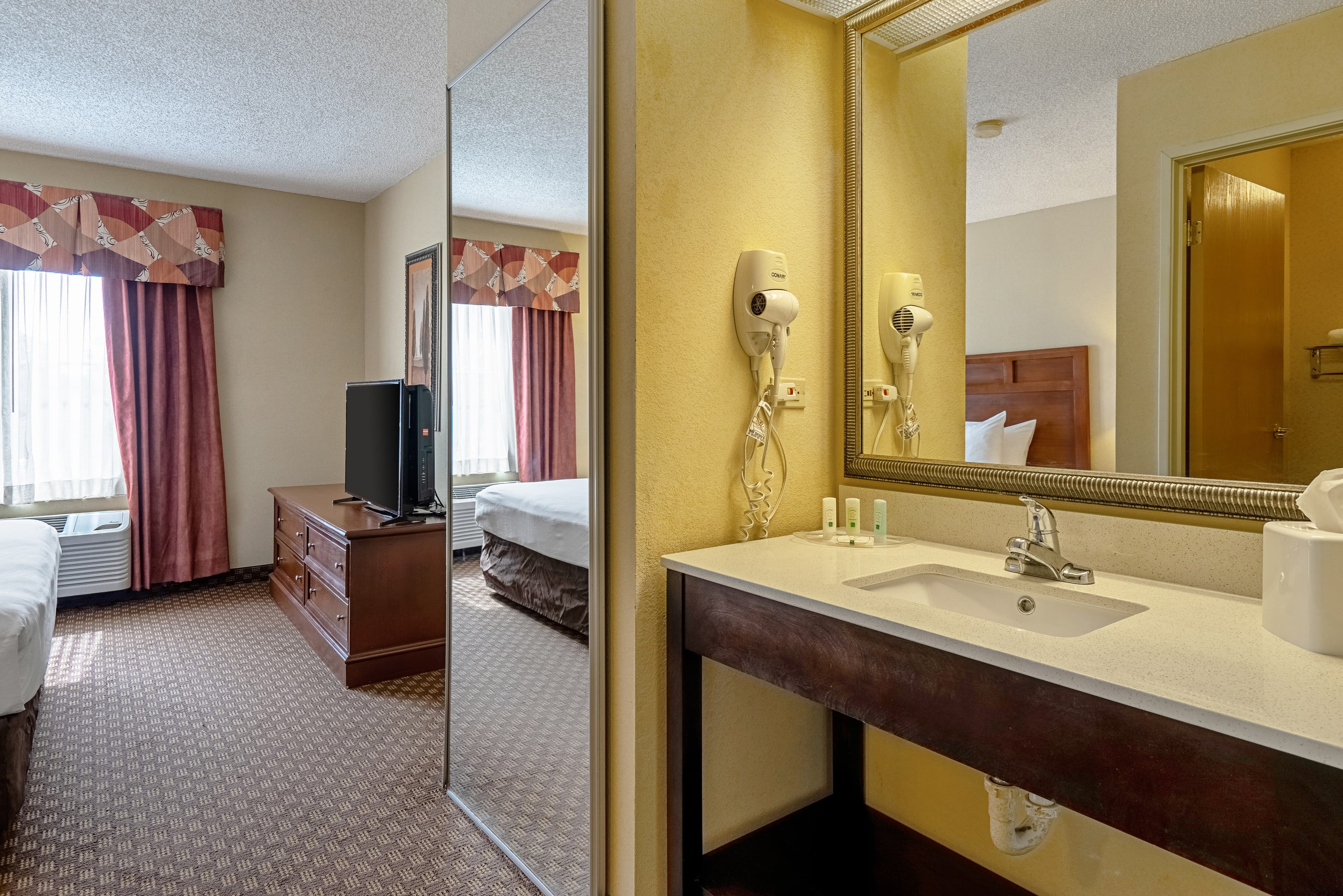 Quality Suites San Antonio Northeast - Image 5