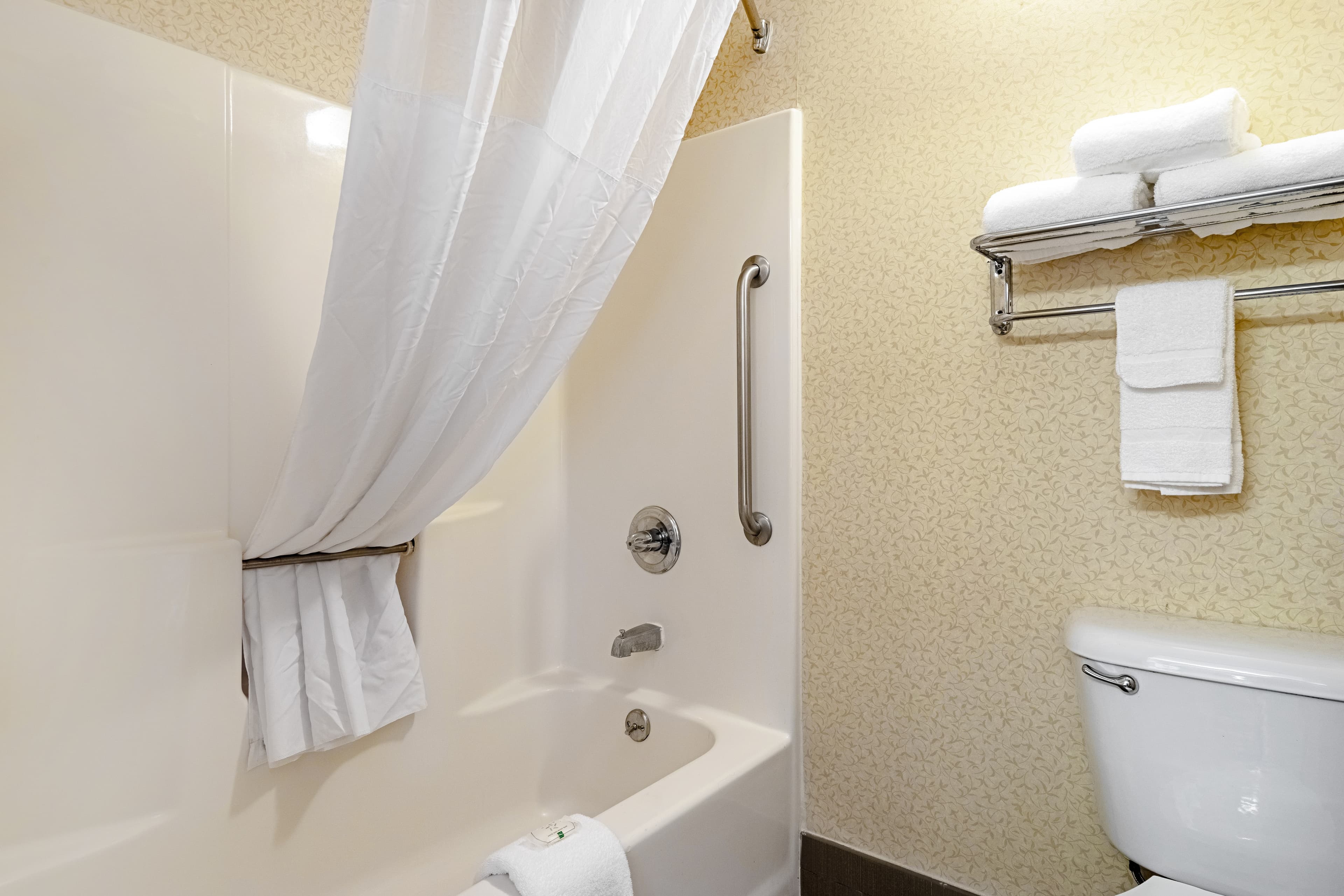 Quality Suites San Antonio Northeast — 7