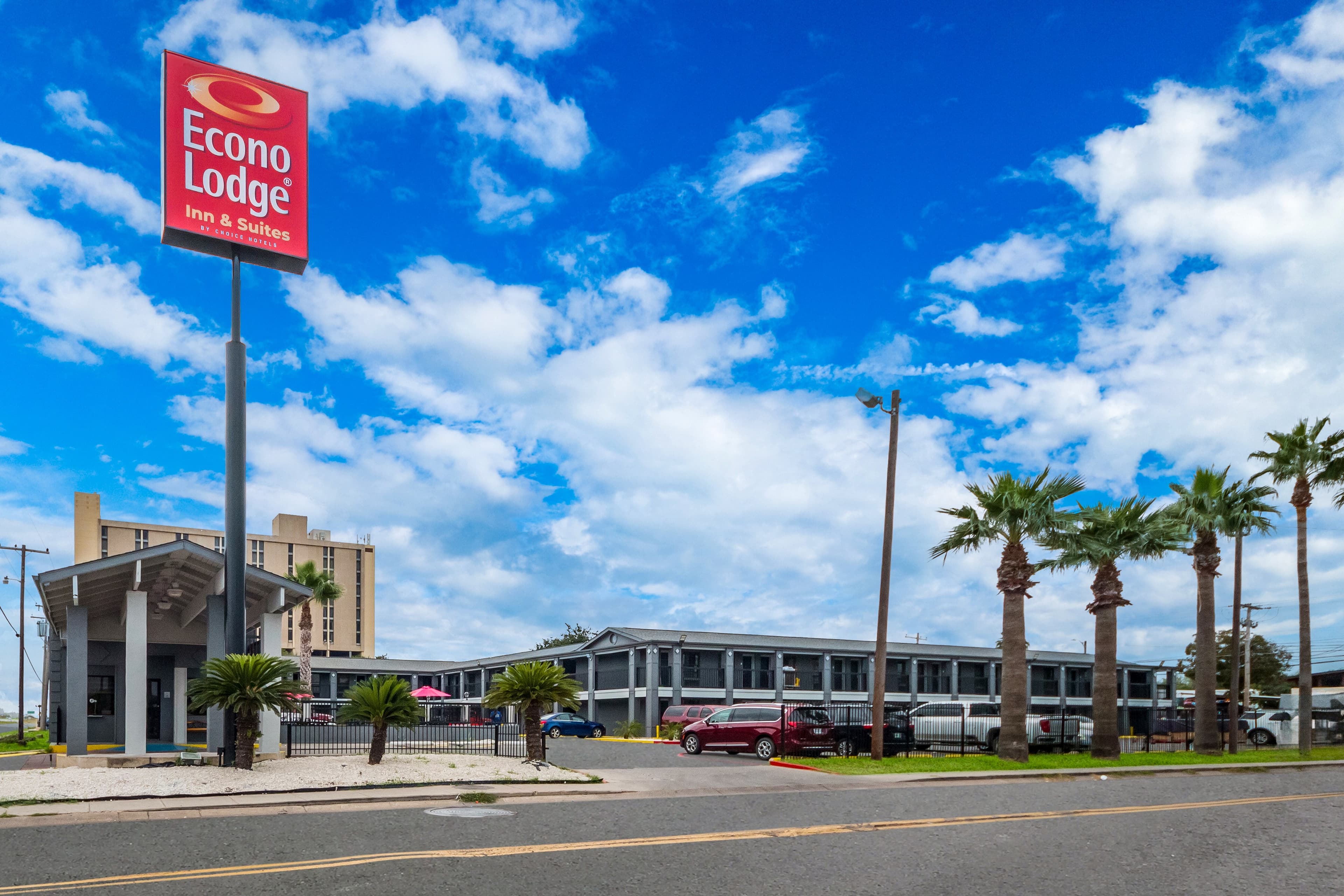 Econo Lodge Inn & Suites Laredo - Nuevo Laredo - Image 1