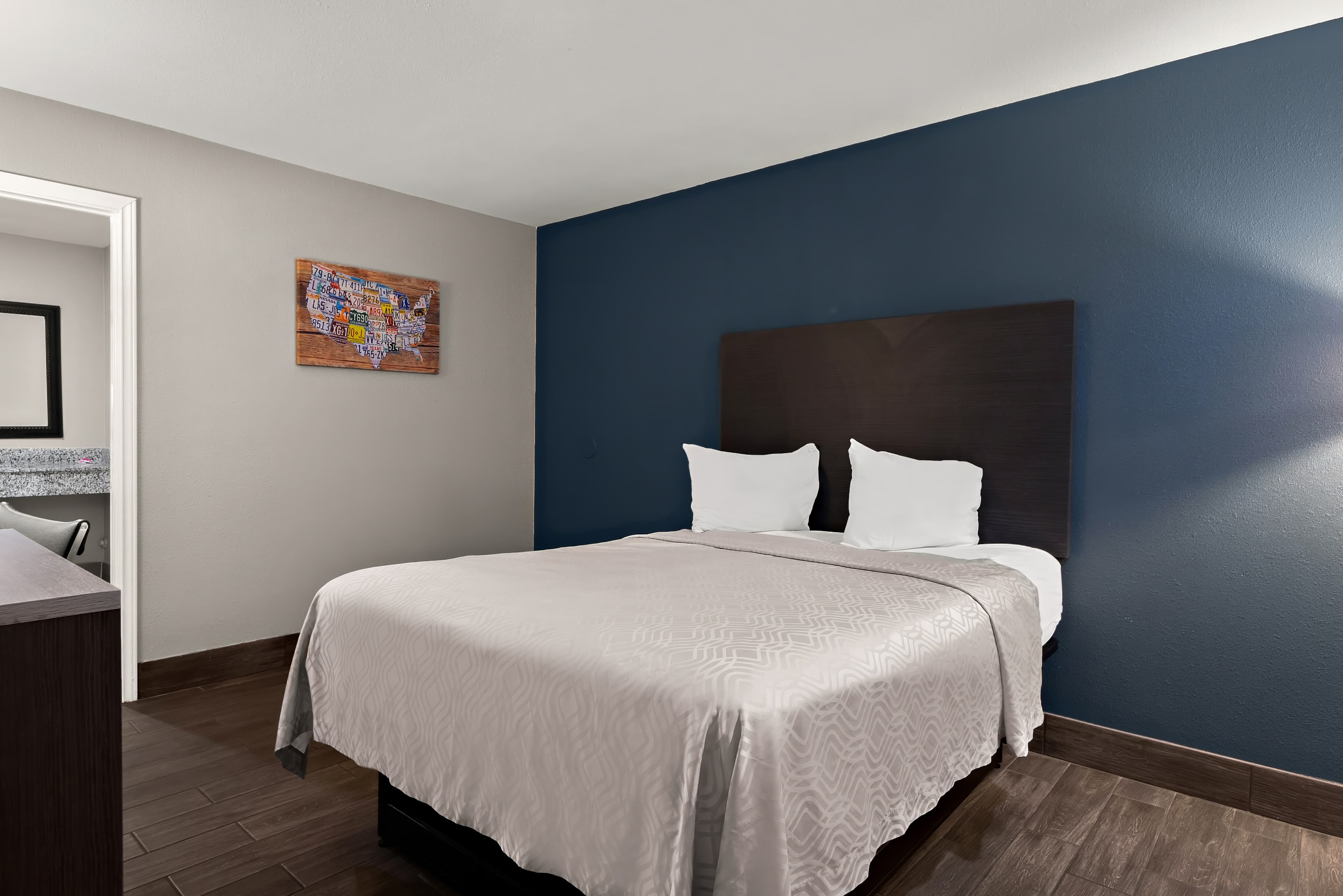 Econo Lodge Inn & Suites Laredo - Nuevo Laredo - Image 4