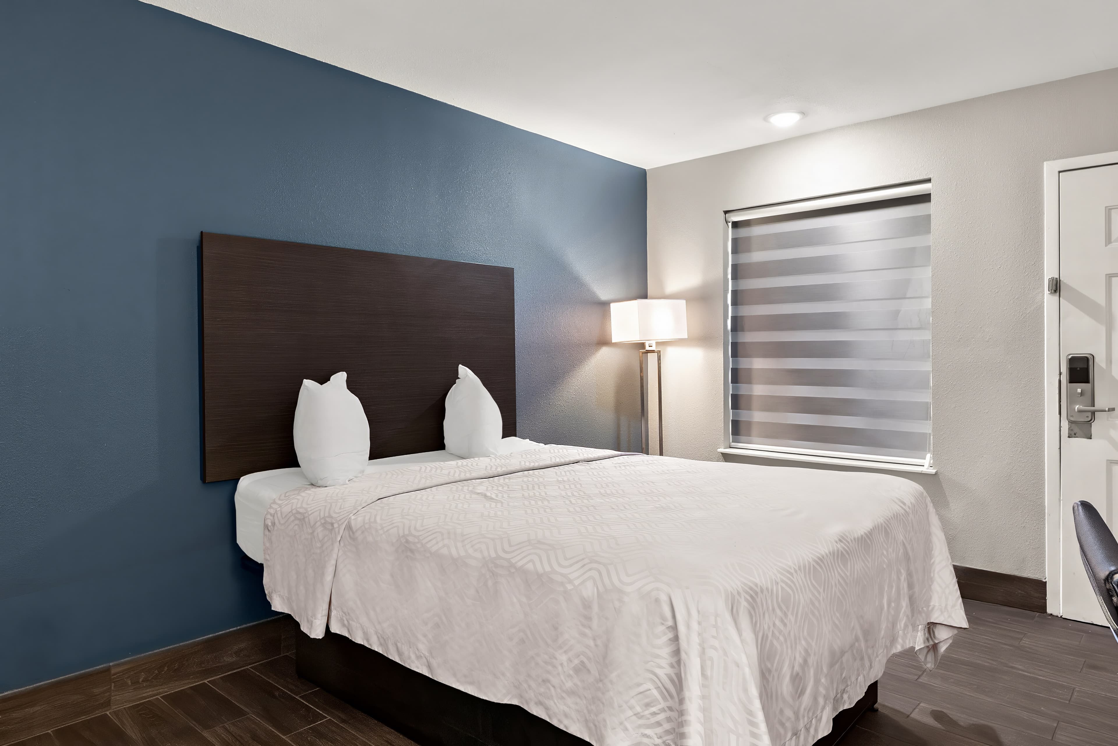 Econo Lodge Inn & Suites Laredo - Nuevo Laredo - Image 5
