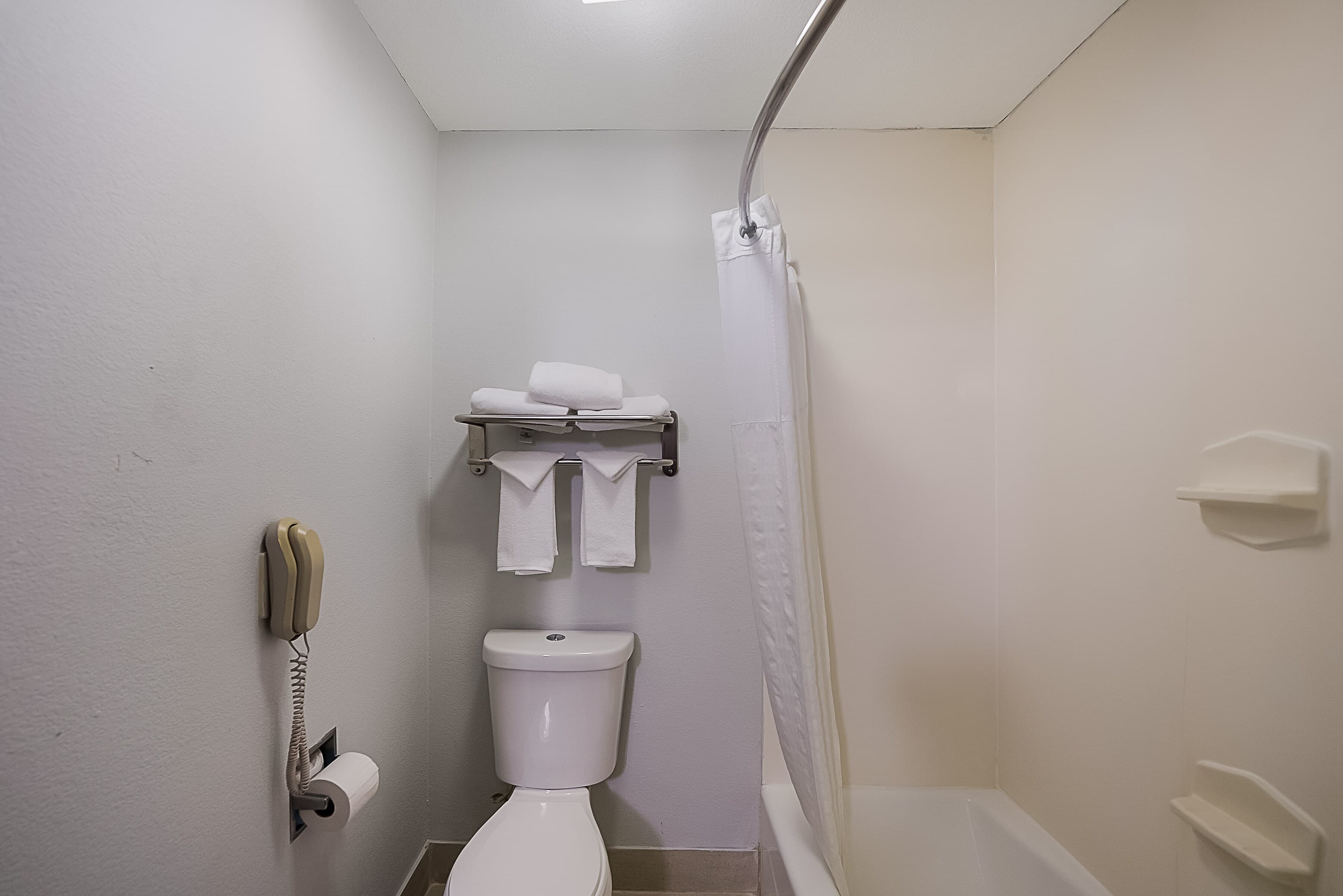 Quality Inn & Suites Irving DFW Airport South - Image 4