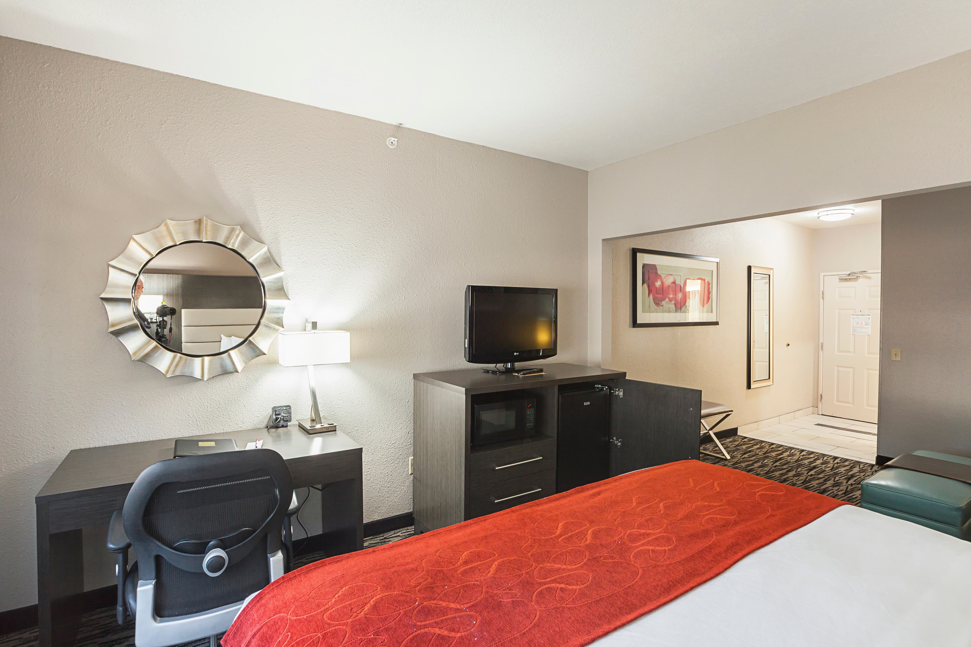 Comfort Suites Lewisville - Dallas - Image 2