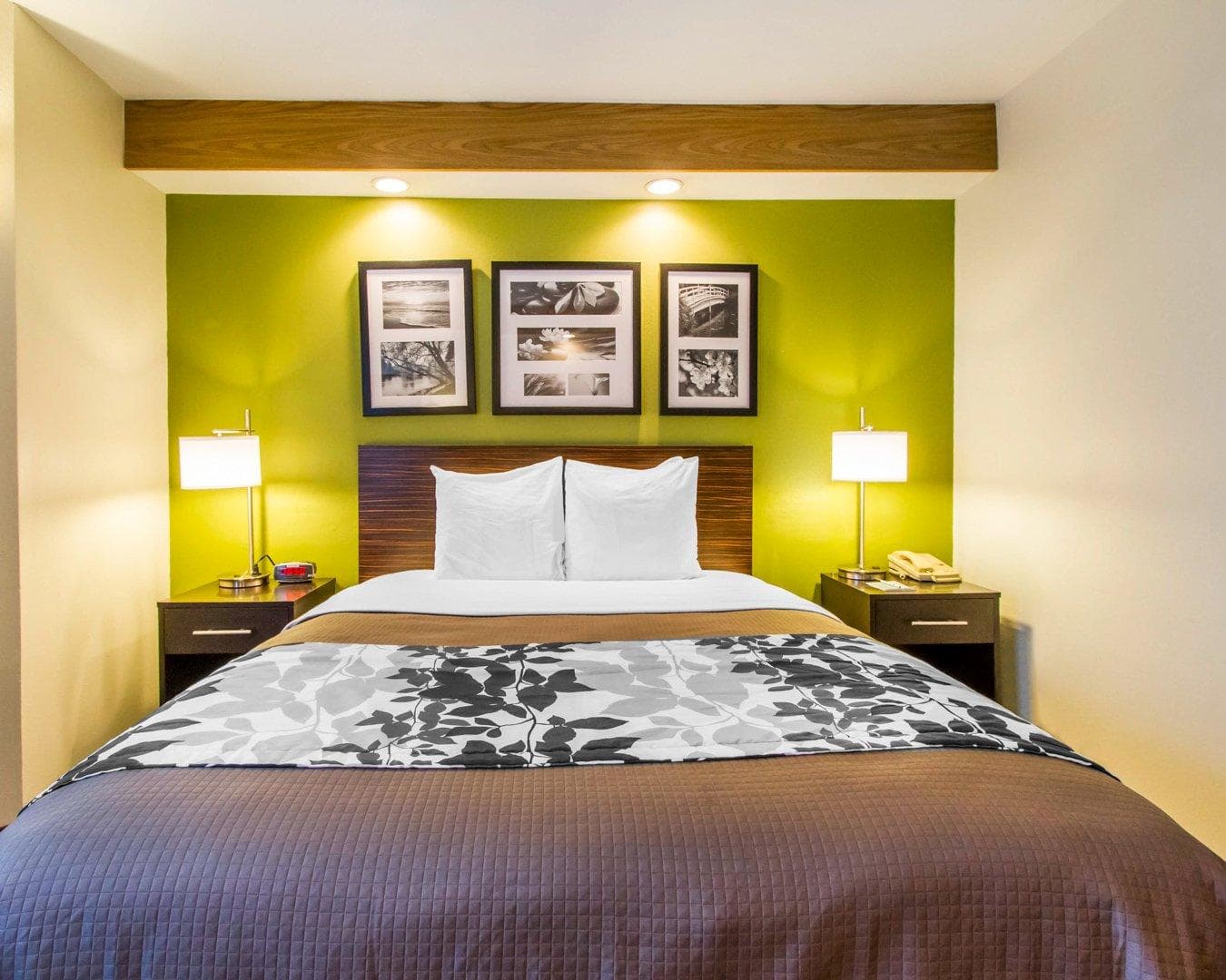 Econo Lodge Amarillo East — 10