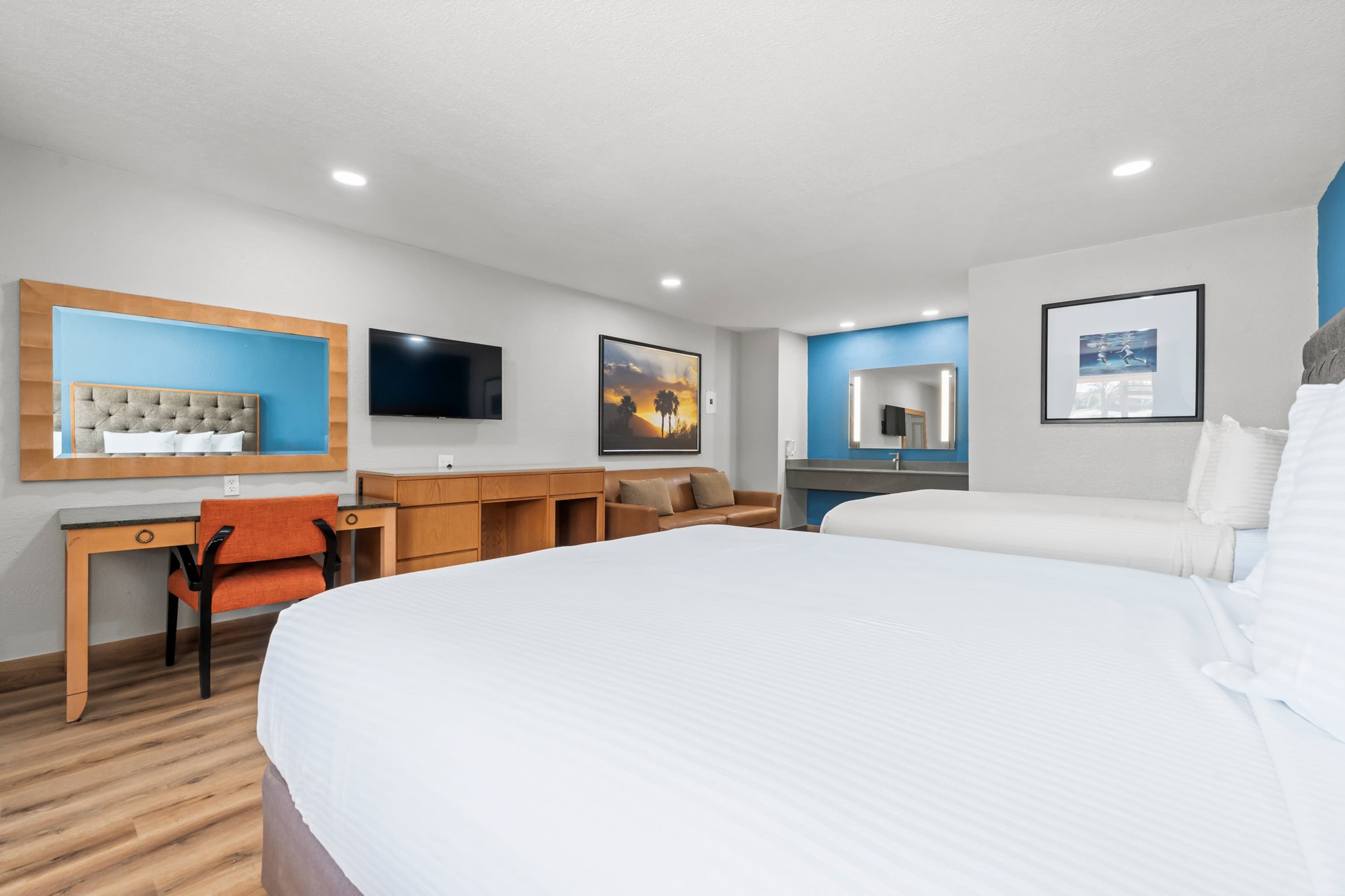 Econo Lodge Inn & Suites Sealy — 10