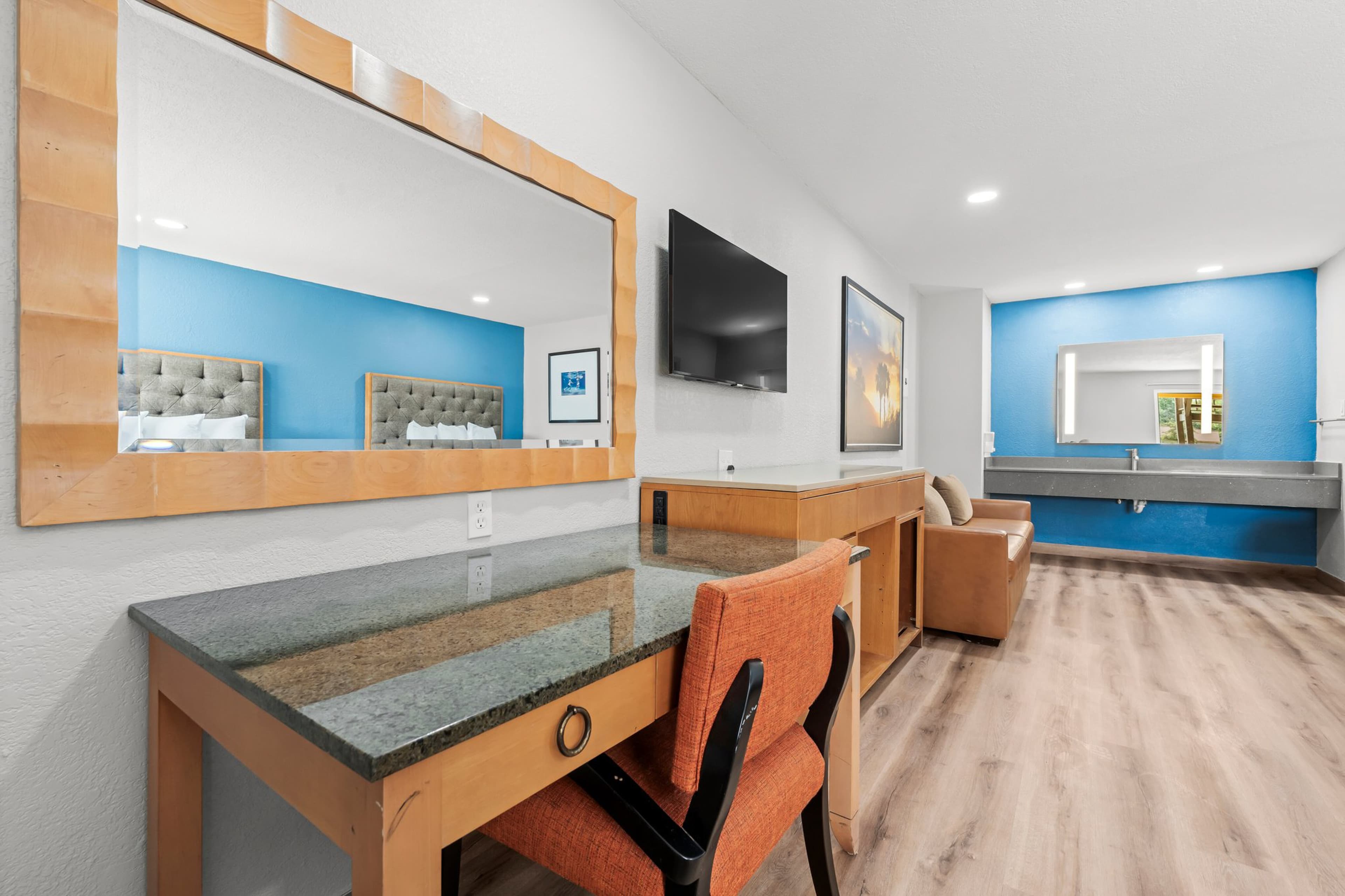 Econo Lodge Inn & Suites Sealy — 11