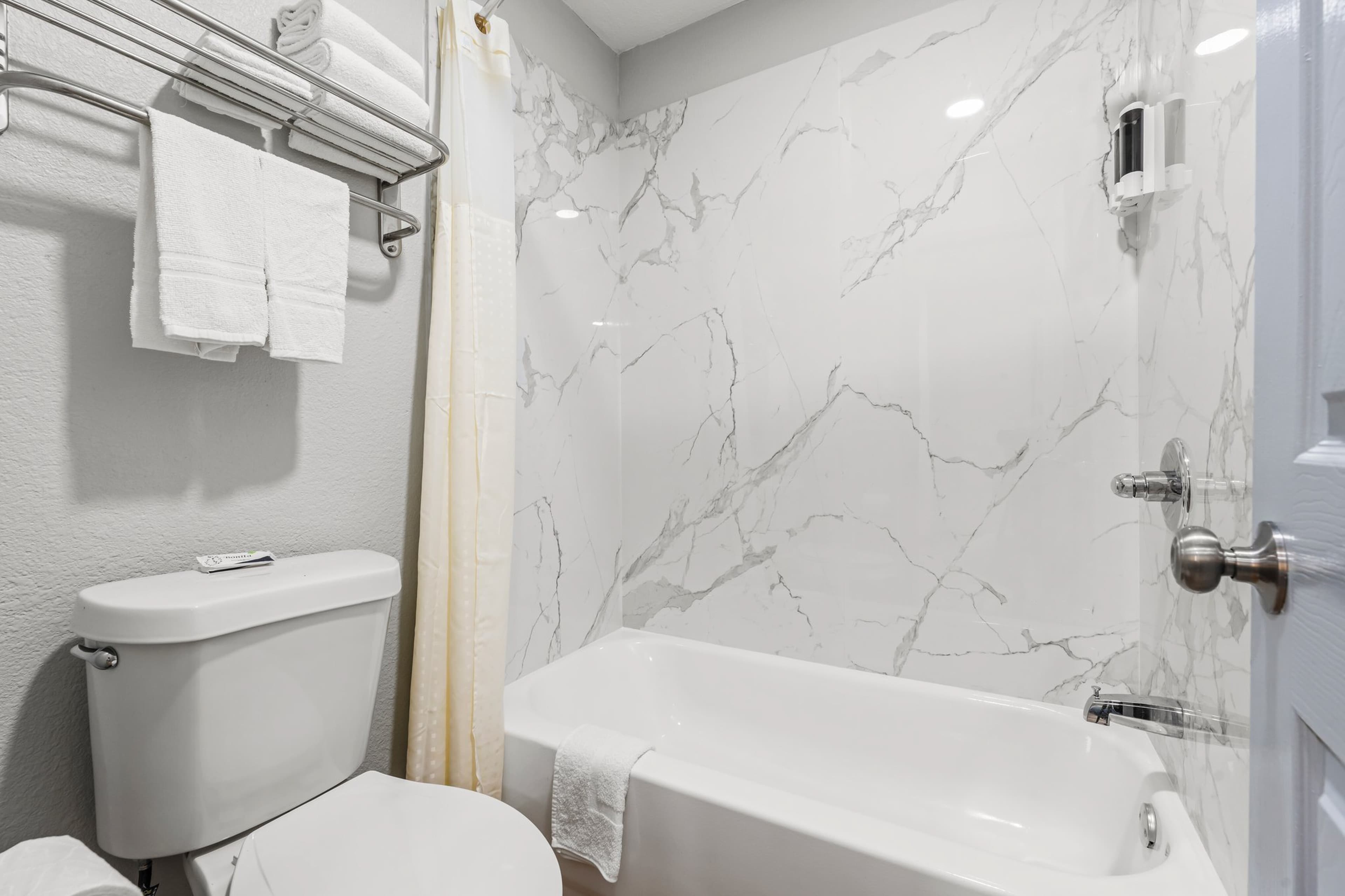 Econo Lodge Inn & Suites Sealy — 15