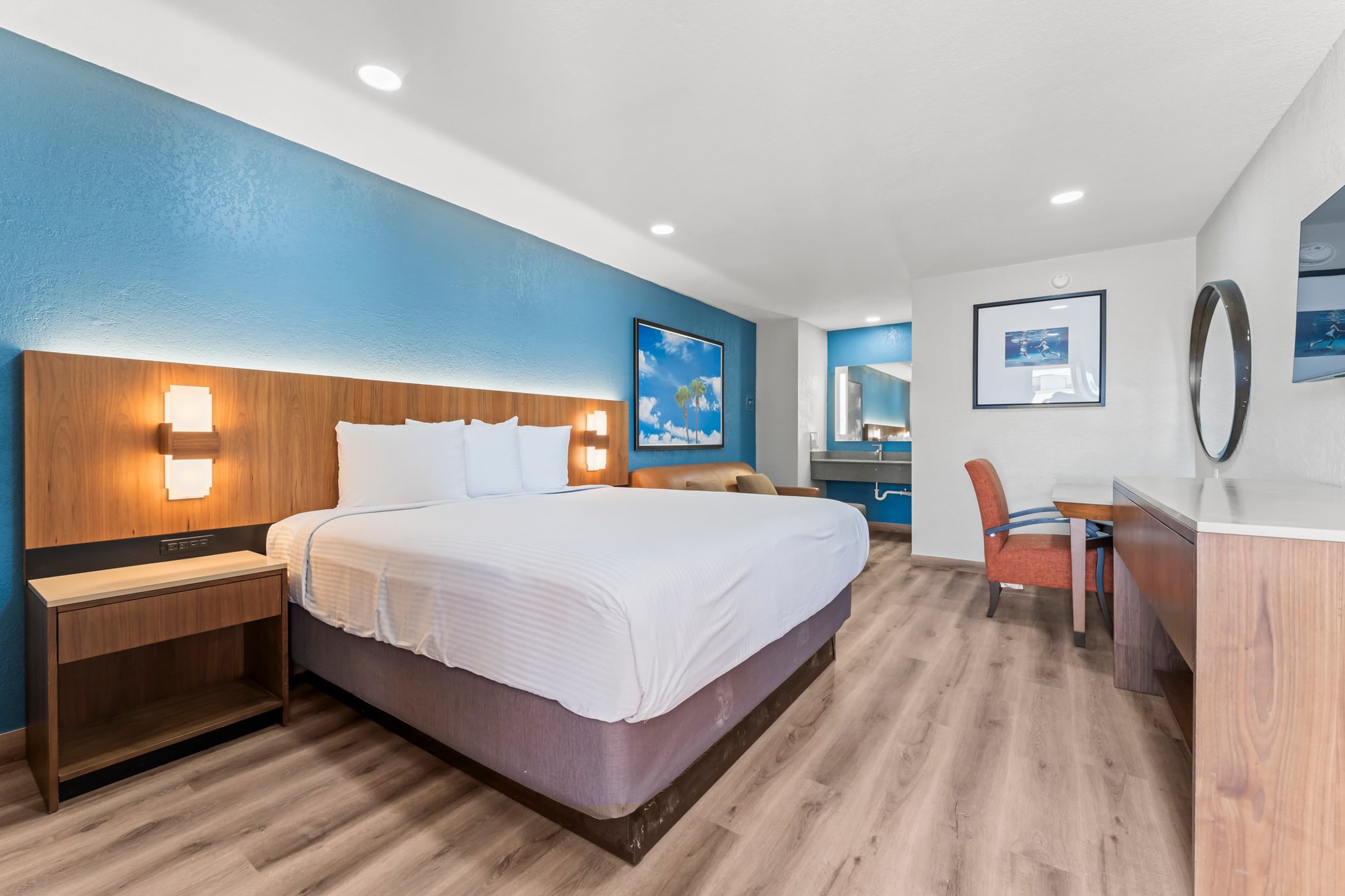 Econo Lodge Inn & Suites Sealy — 2