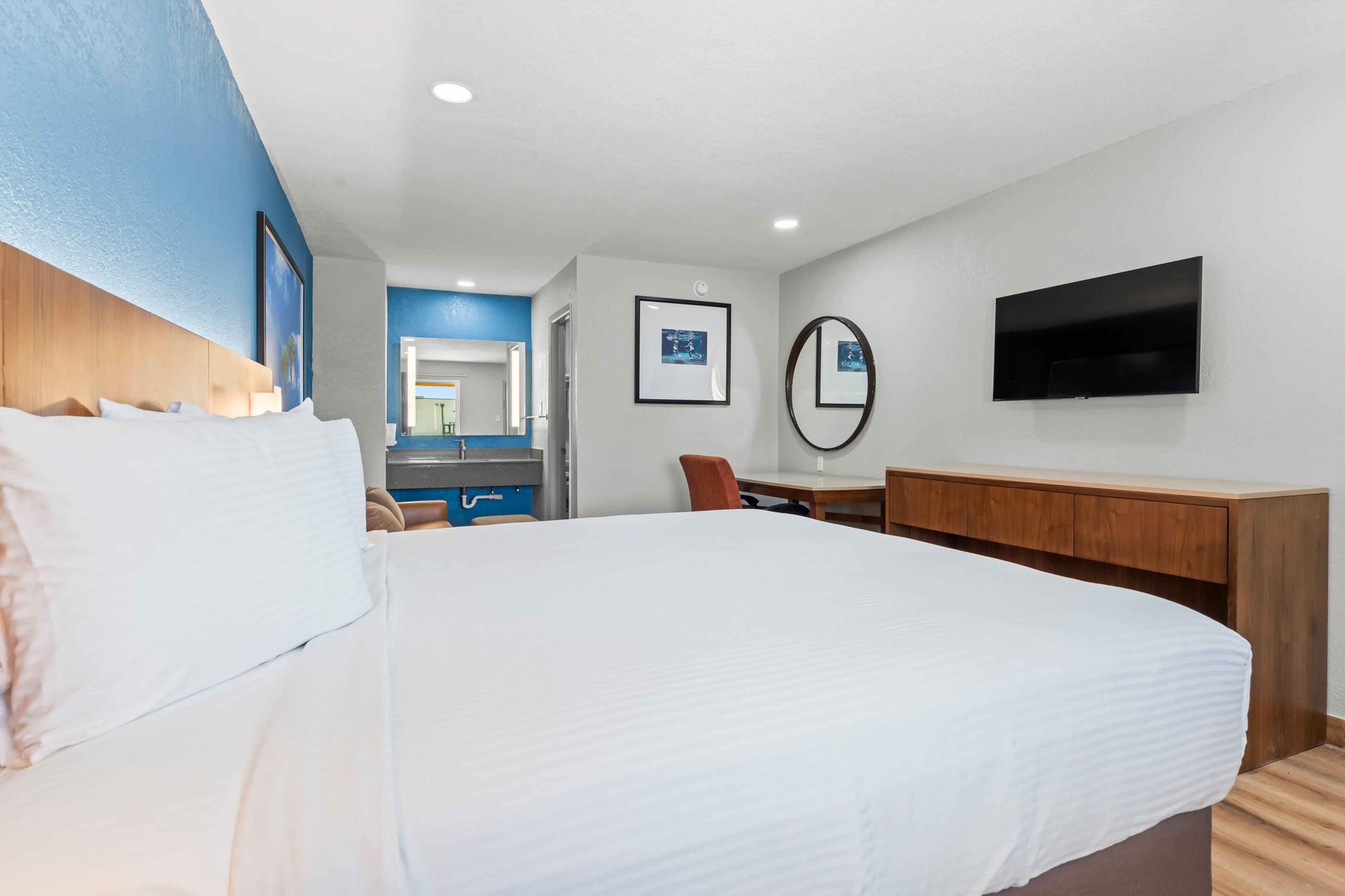 Econo Lodge Inn & Suites Sealy — 3