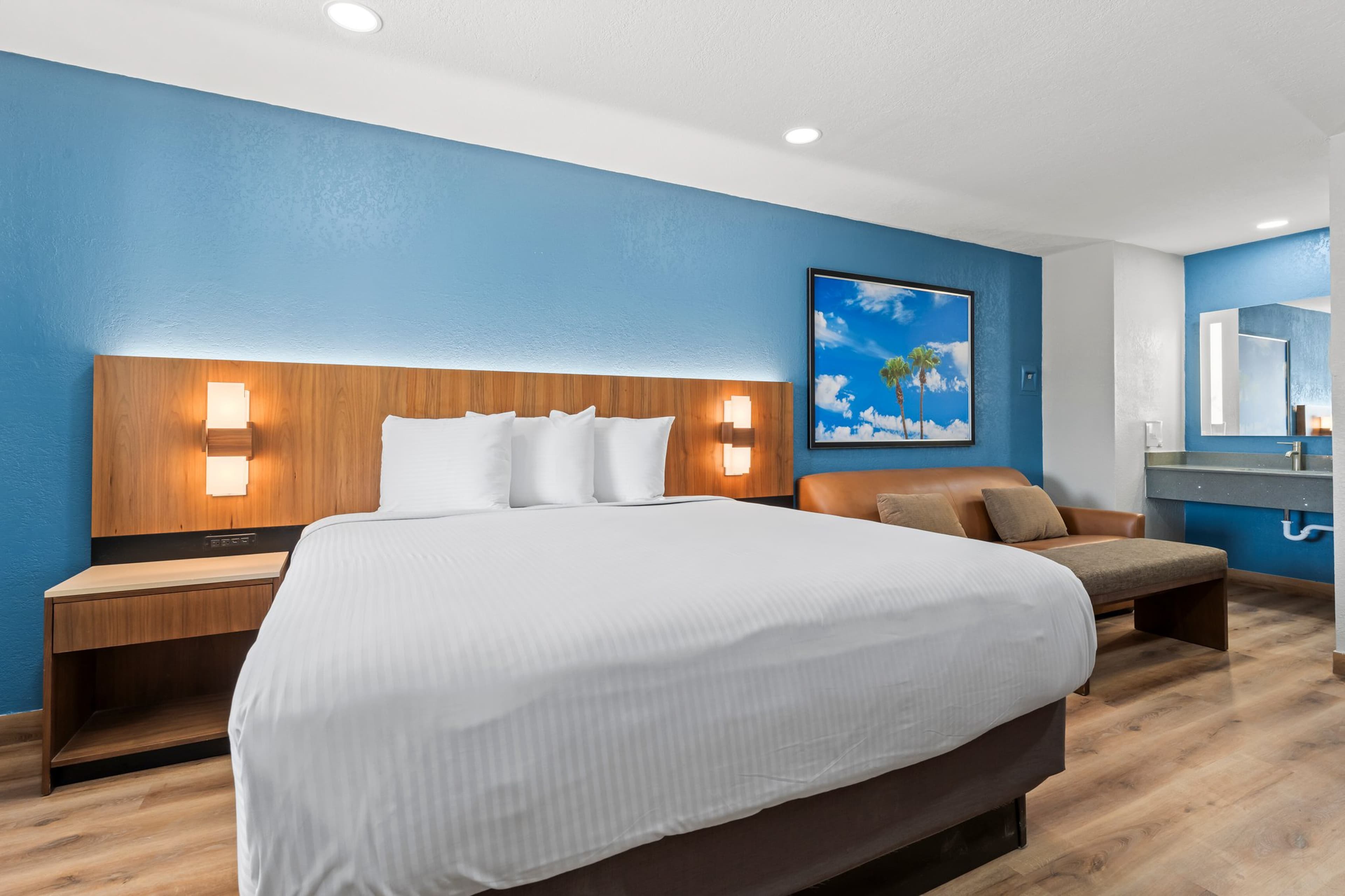 Econo Lodge Inn & Suites Sealy — 4