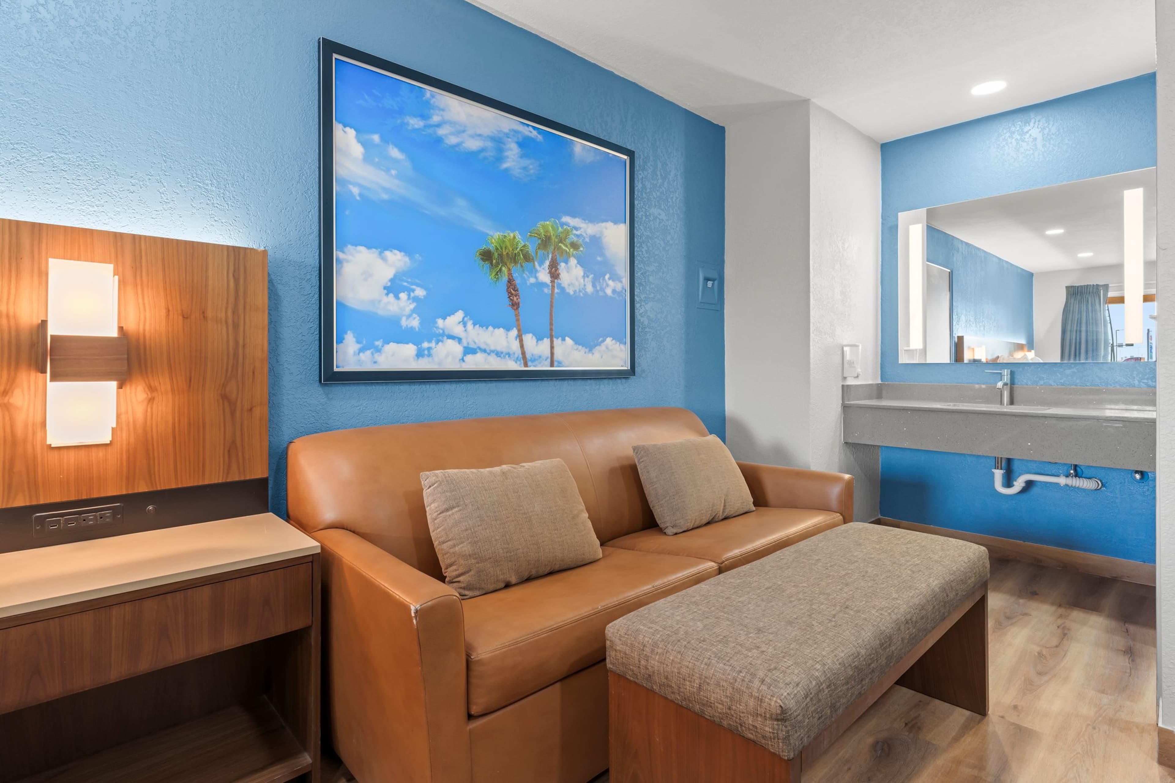 Econo Lodge Inn & Suites Sealy — 5