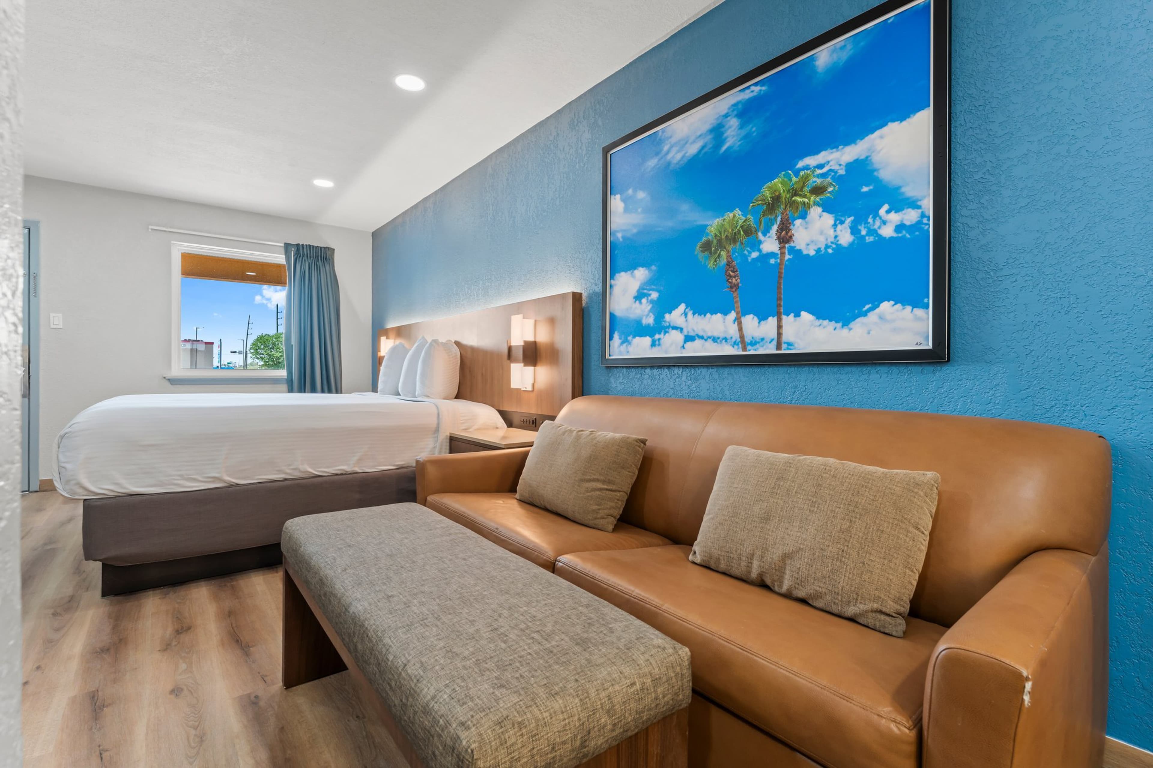Econo Lodge Inn & Suites Sealy — 6