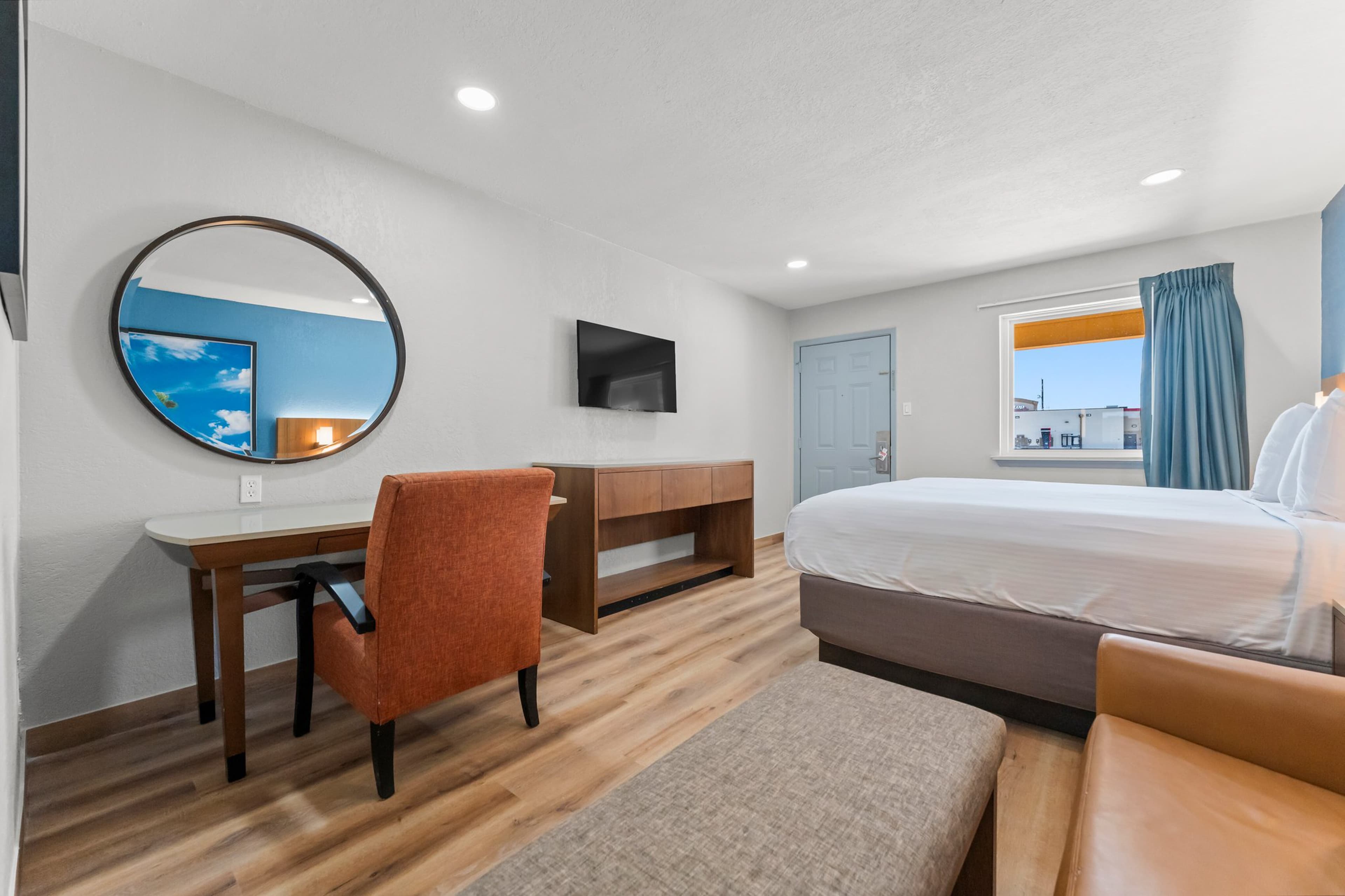 Econo Lodge Inn & Suites Sealy — 7