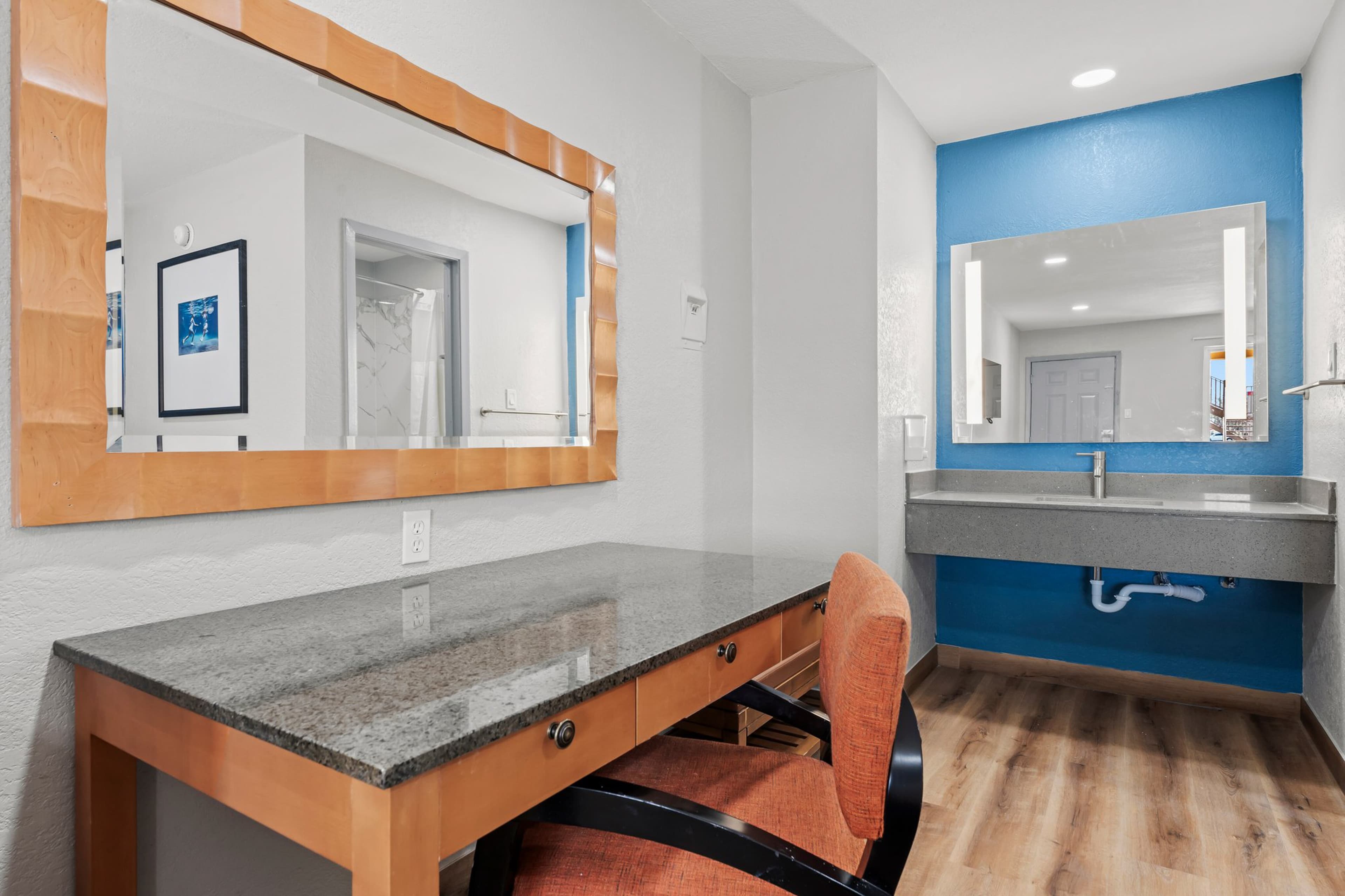 Econo Lodge Inn & Suites Sealy — 19