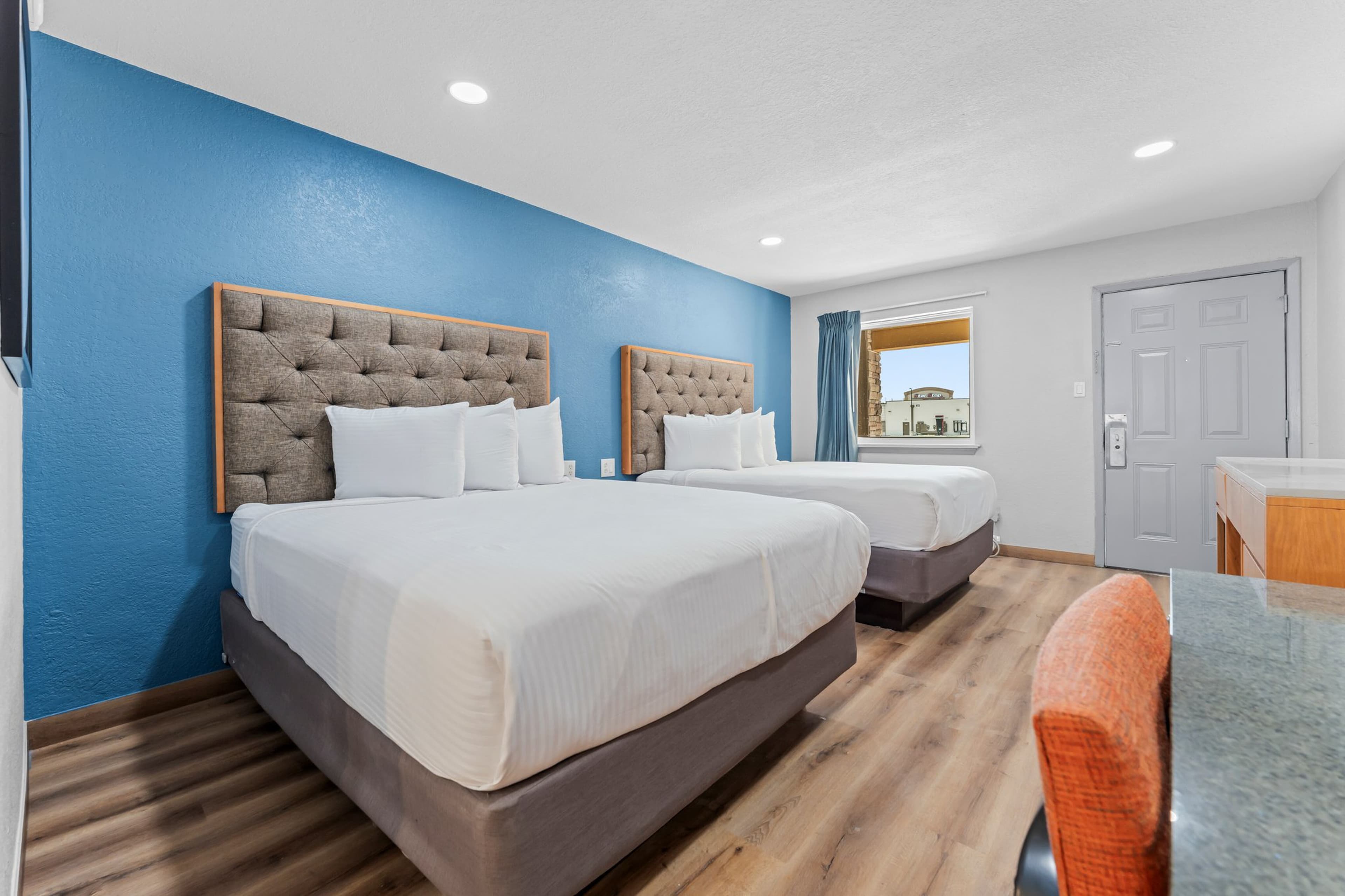 Econo Lodge Inn & Suites Sealy — 20