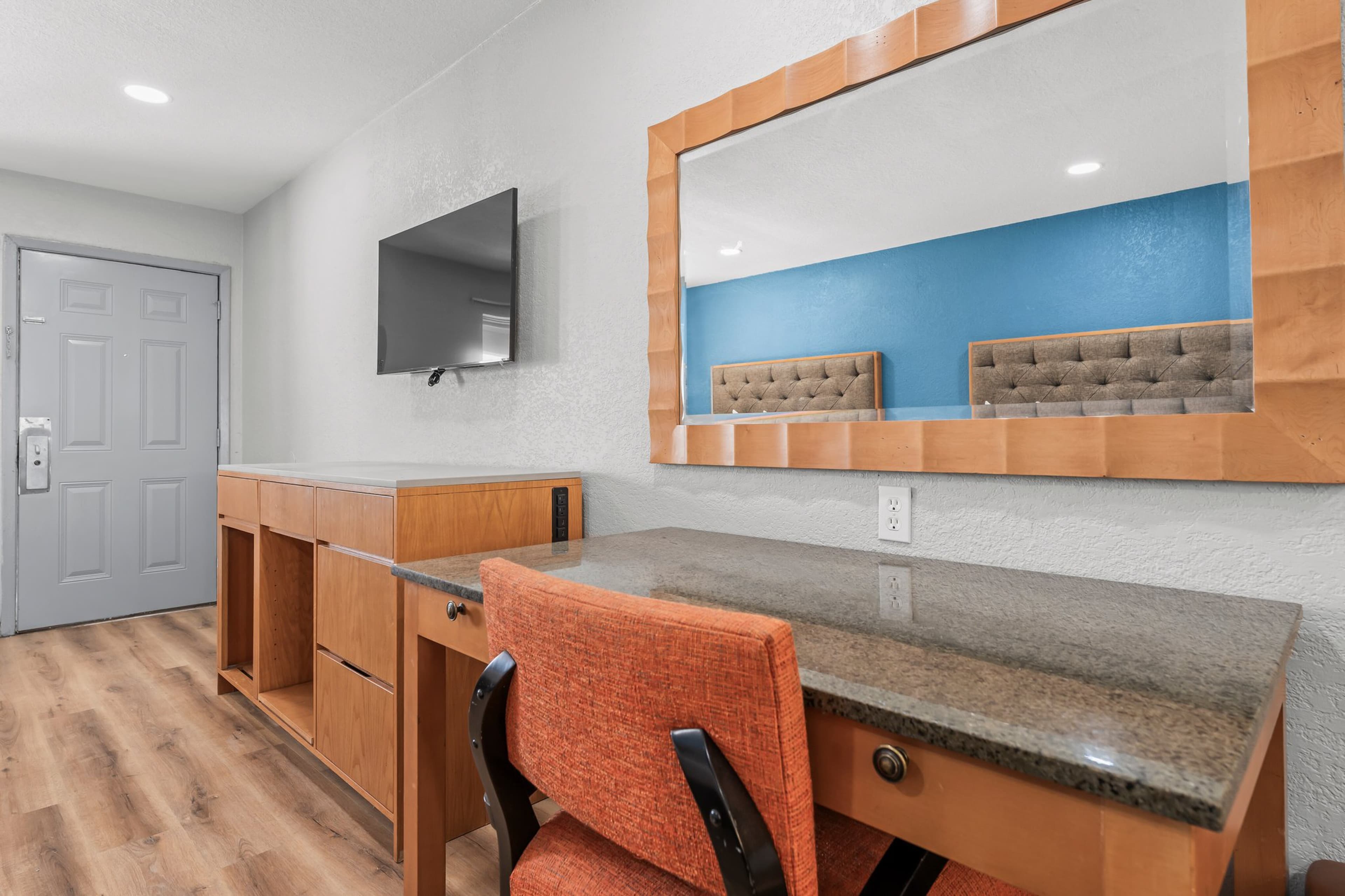 Econo Lodge Inn & Suites Sealy — 21