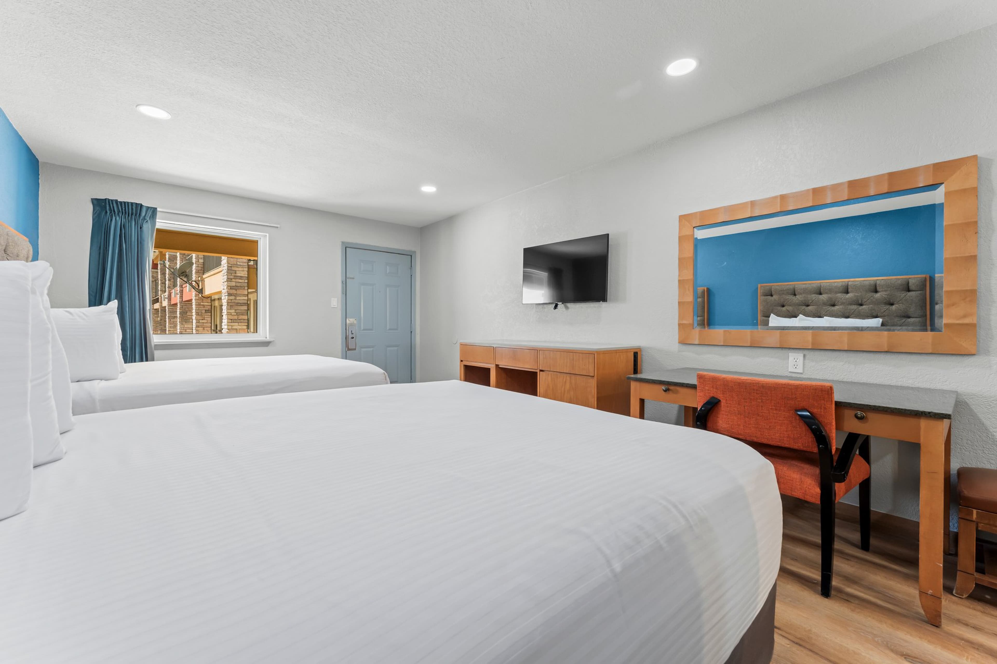 Econo Lodge Inn & Suites Sealy — 23