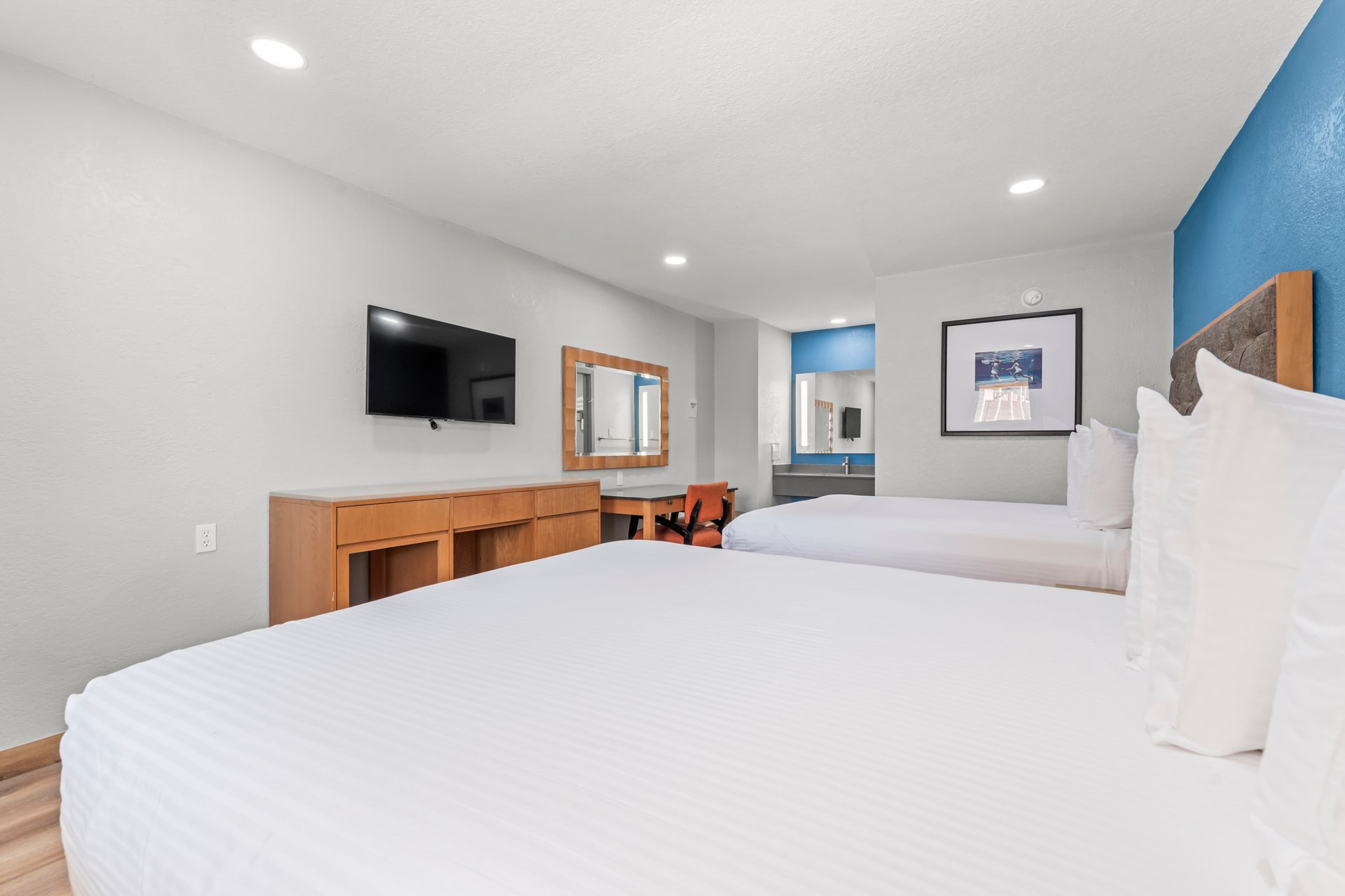 Econo Lodge Inn & Suites Sealy — 24