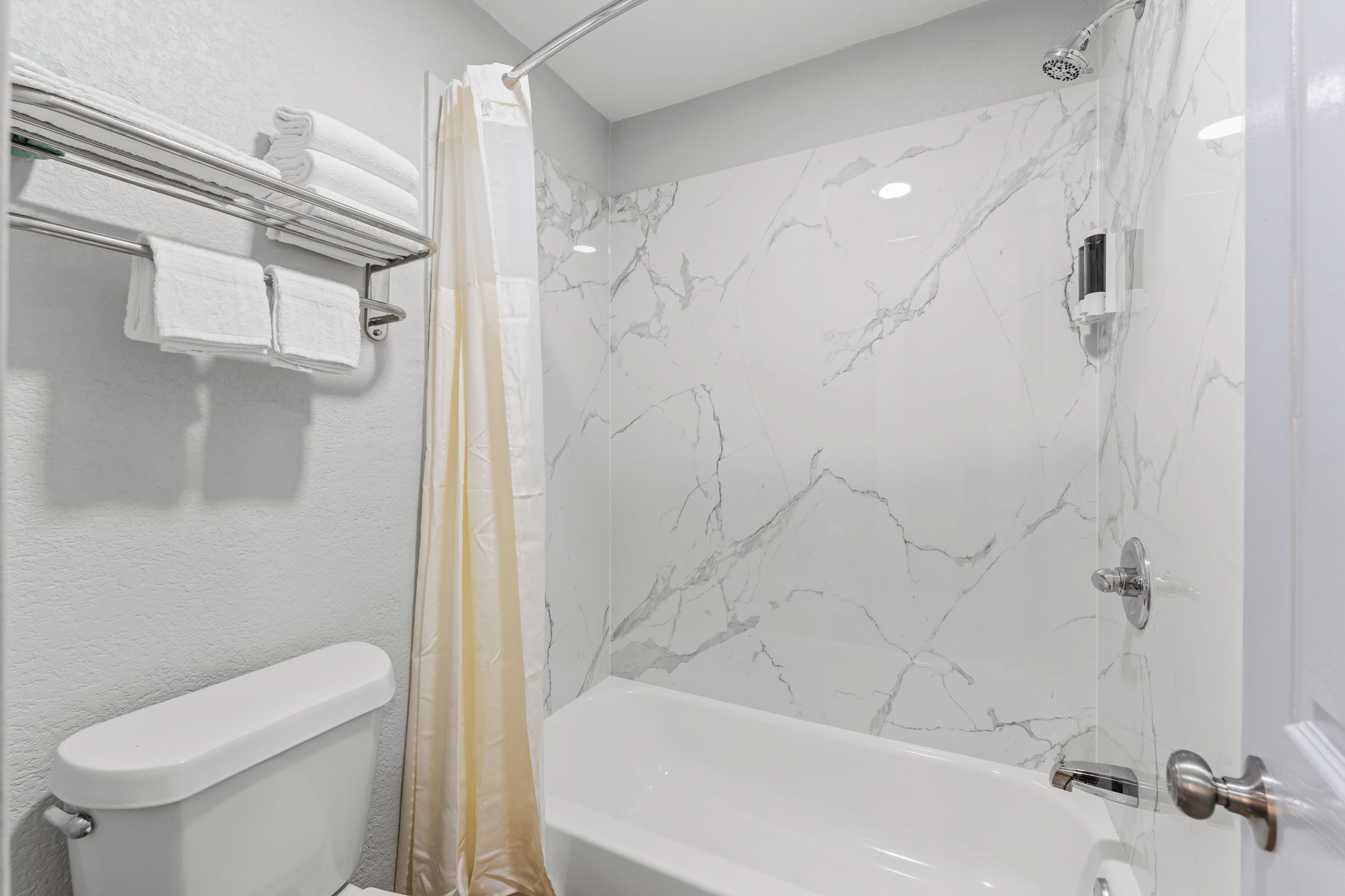 Econo Lodge Inn & Suites Sealy — 27