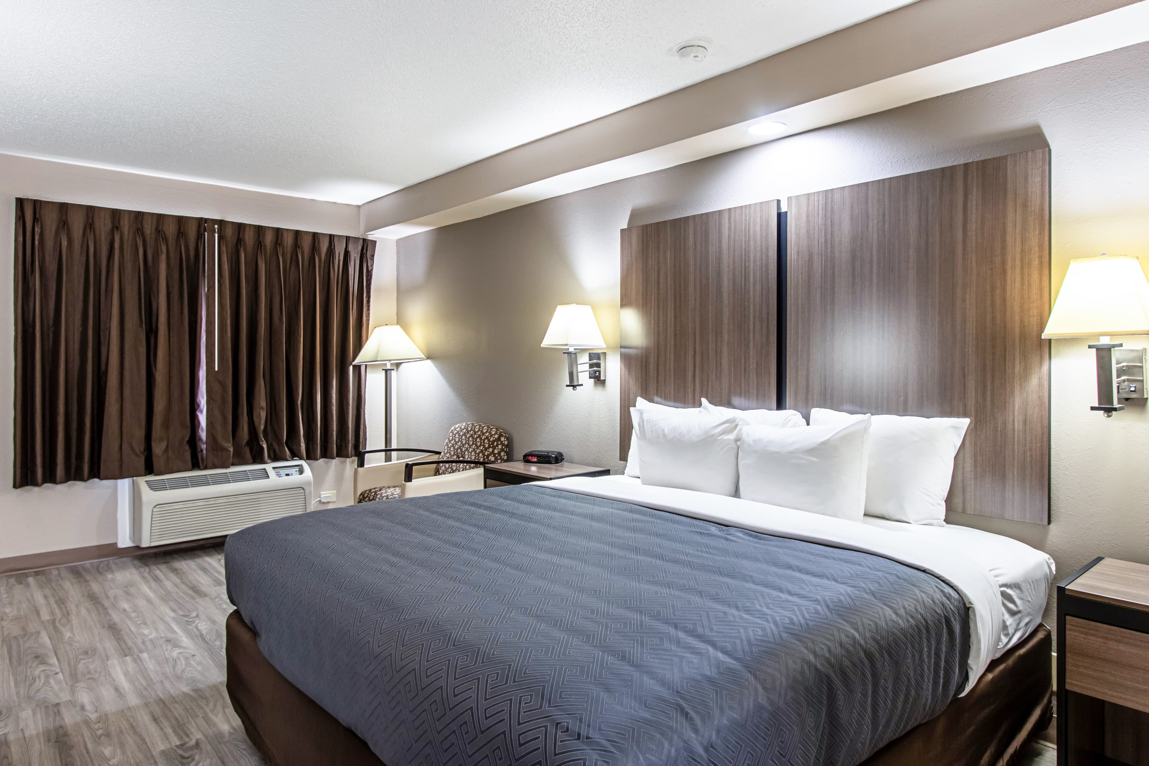 Econo Lodge Kingsville — 8