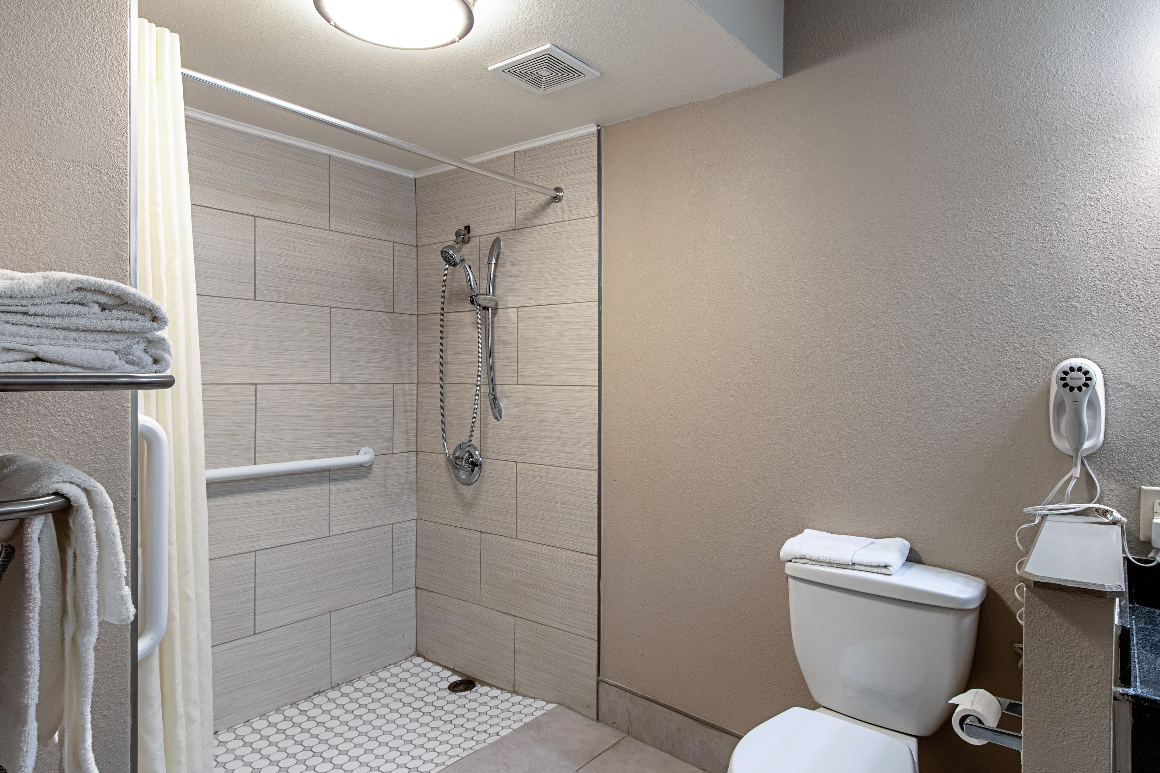 Econo Lodge Kingsville — 13