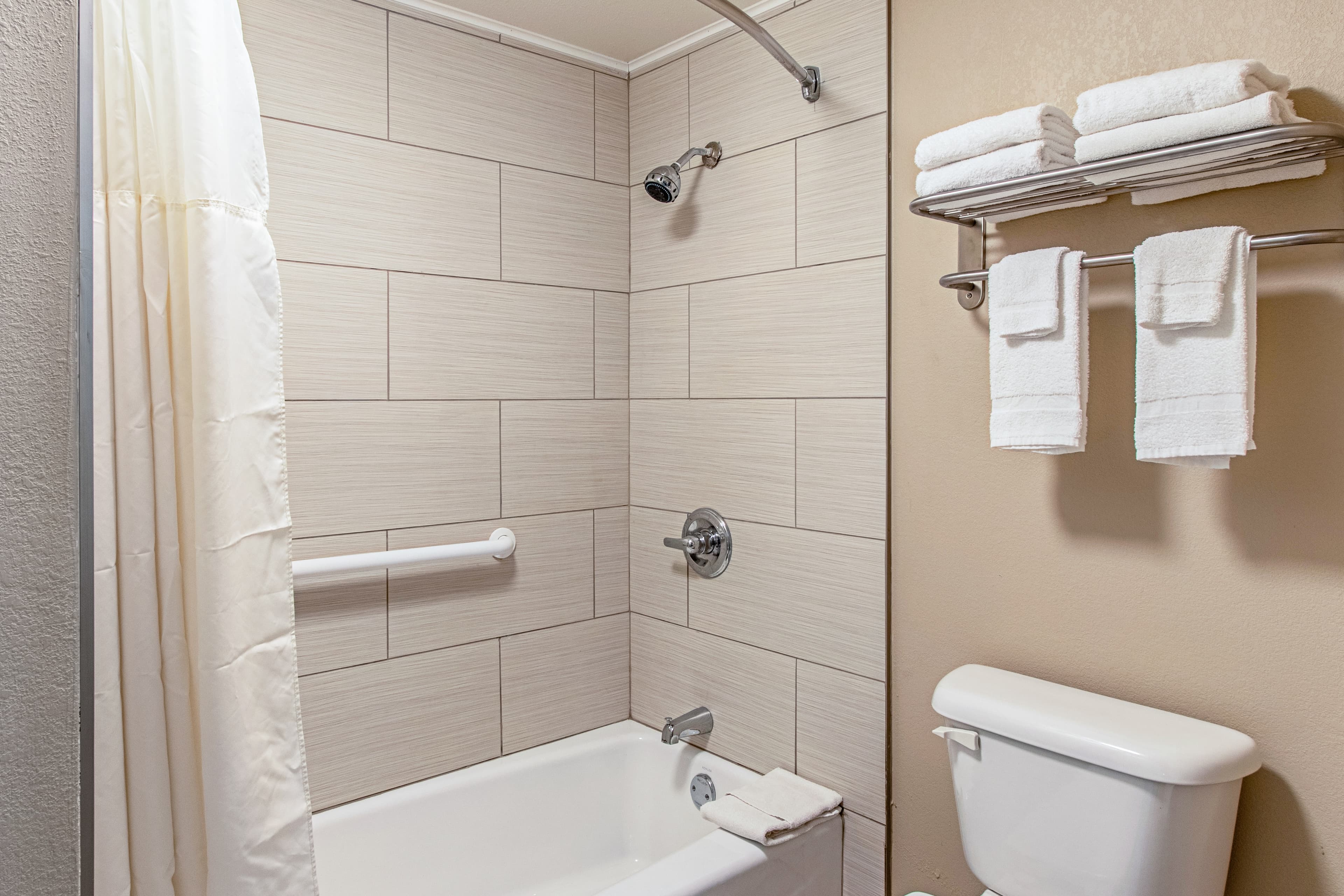 Econo Lodge Kingsville — 17
