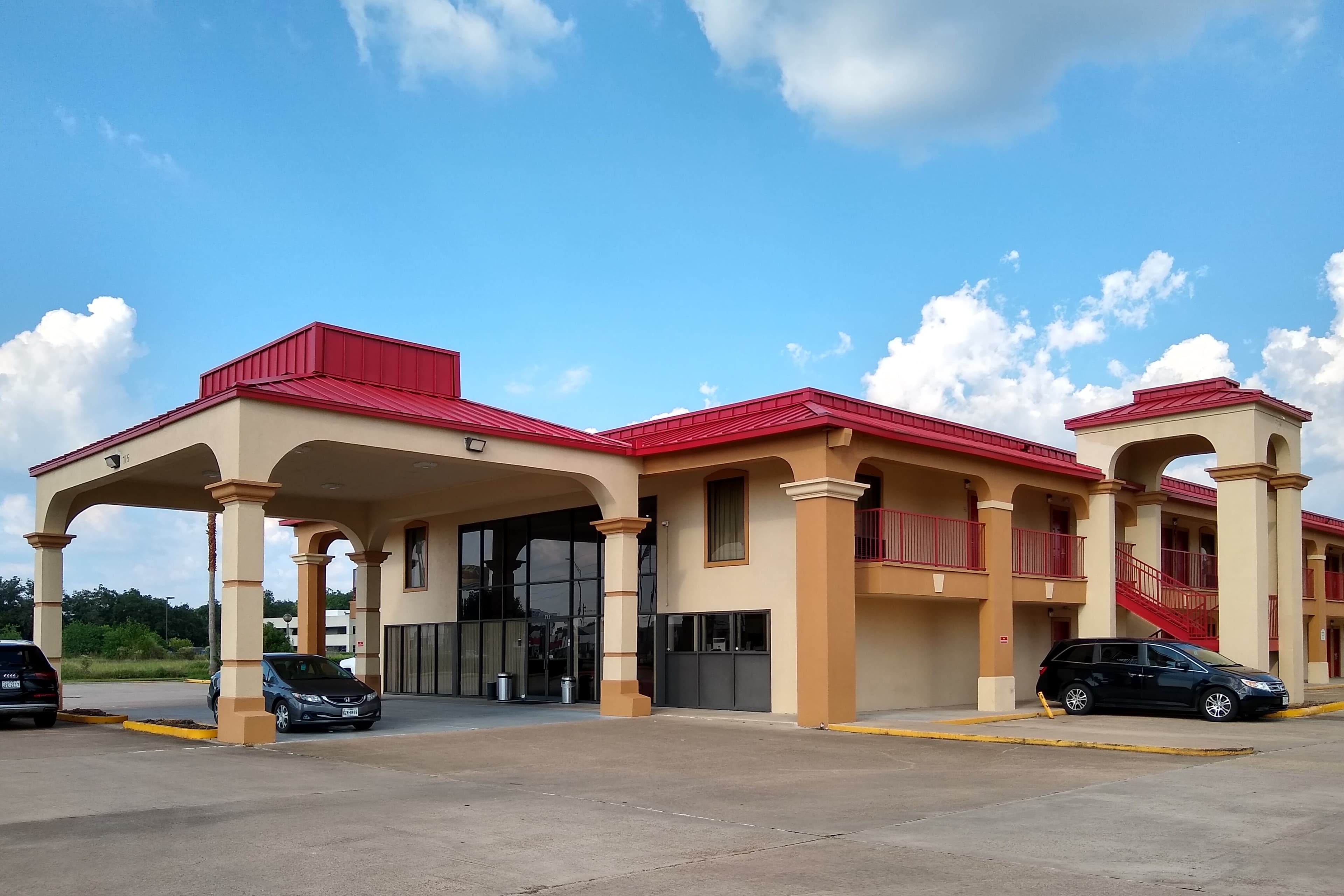 Econo Lodge Inn & Suites West - Energy Corridor - Image 1